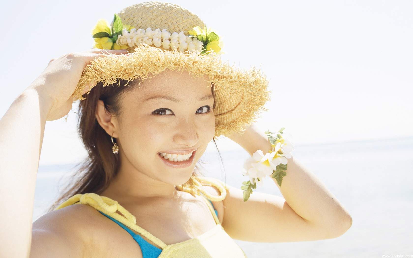 沙滩美女袒胸露乳性感撩人旅拍写真图片