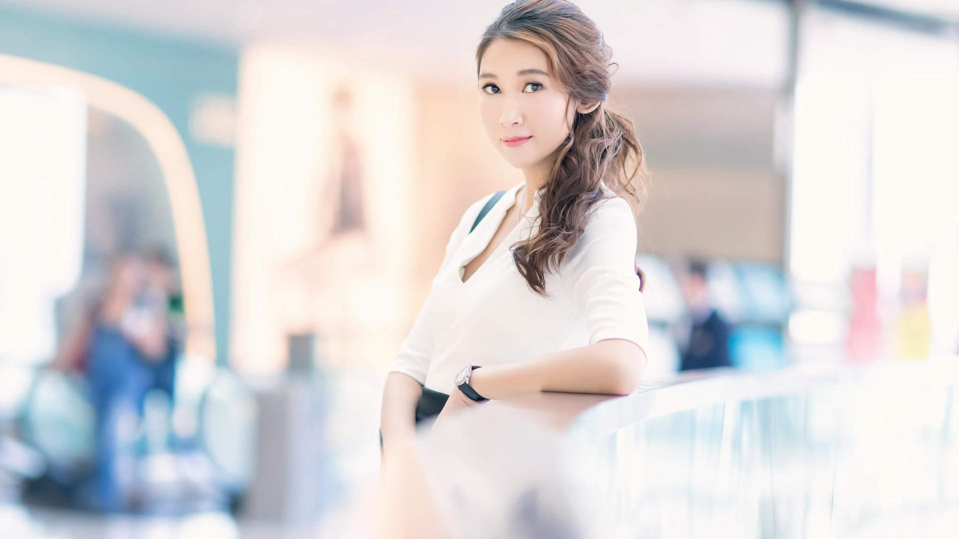红色诱惑熟女少妇美照自拍图片
