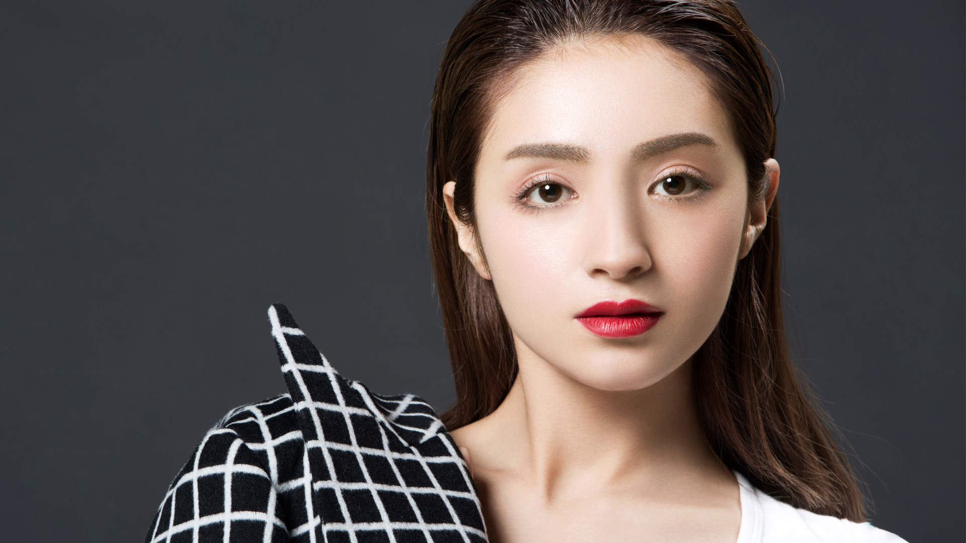 中国内地新疆乌鲁木齐女演员麦迪娜时尚写真桌面壁纸图片 中国内地新疆乌鲁木齐女演员麦迪娜时尚写真桌面壁纸图片