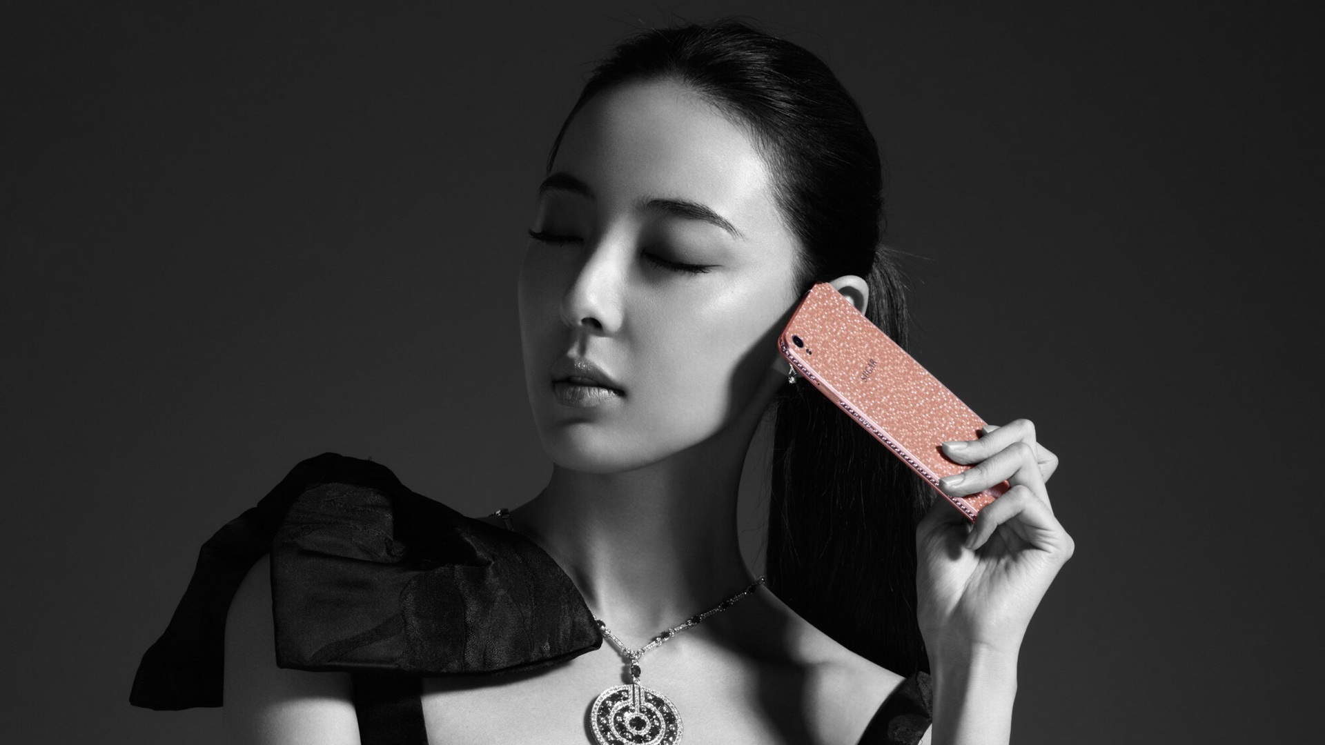 中国内地河北省沧州女演员米露性感黑白写真图片桌面壁纸图片