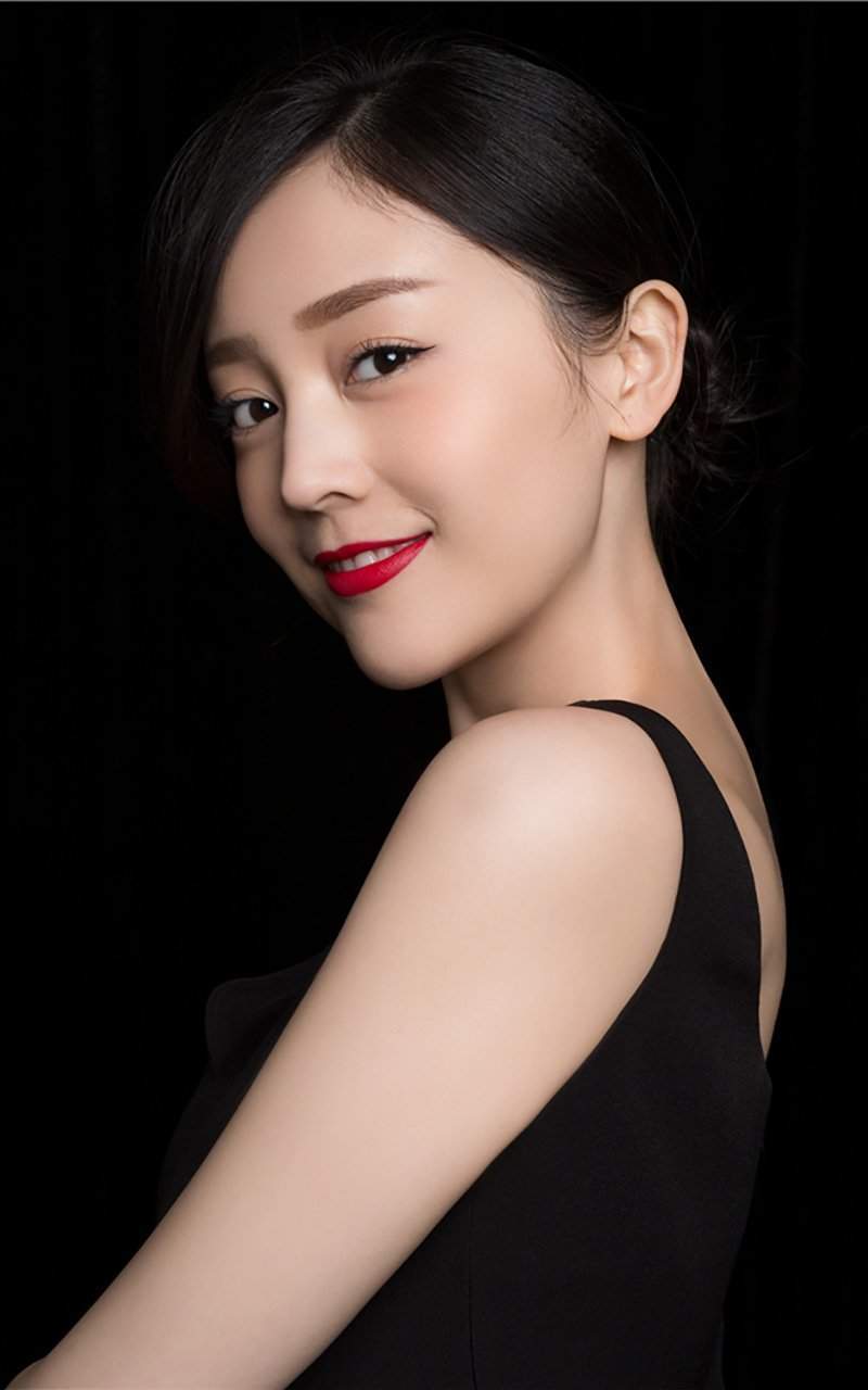 高清湖北省十堰美女氧气美女何花清纯甜美时尚写真手机壁纸下载图片