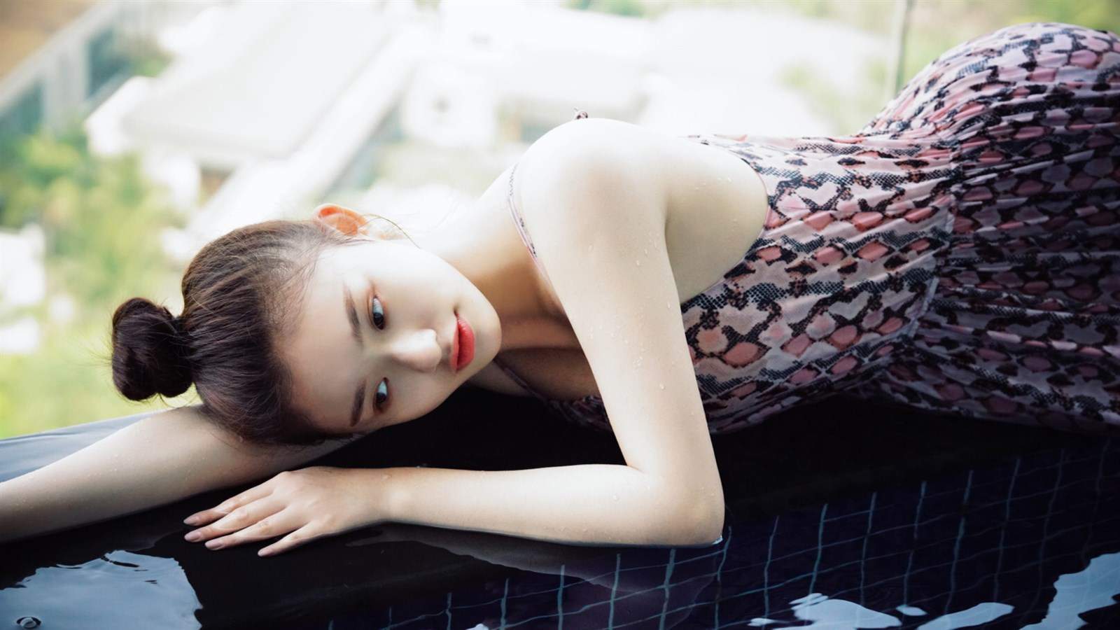 中国内地浙江省湖州影视女演员林允复古少女感高清桌面壁纸图片
