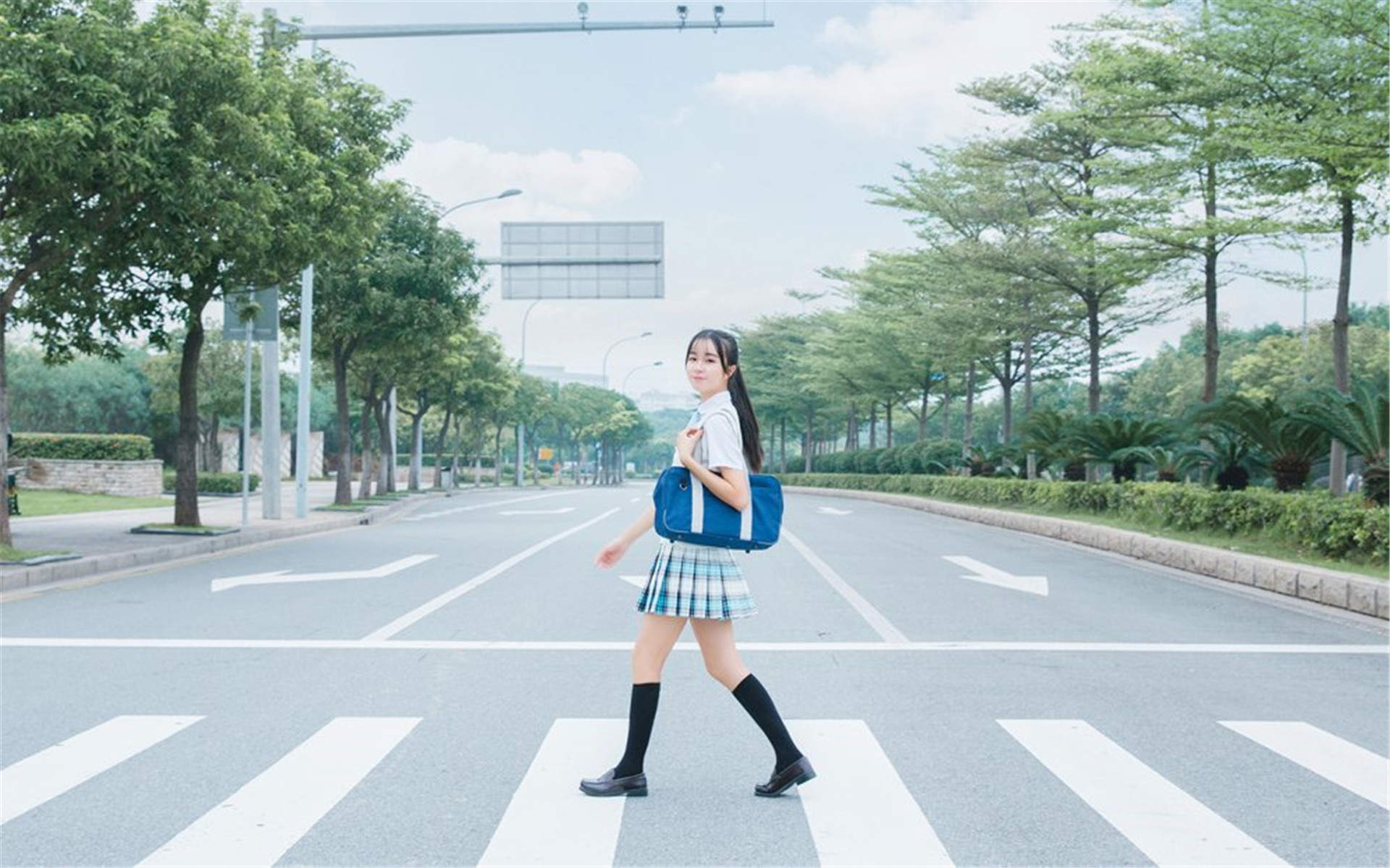 高清90后校花甜美灵动美少女学生装清纯写真图片手机壁纸图片