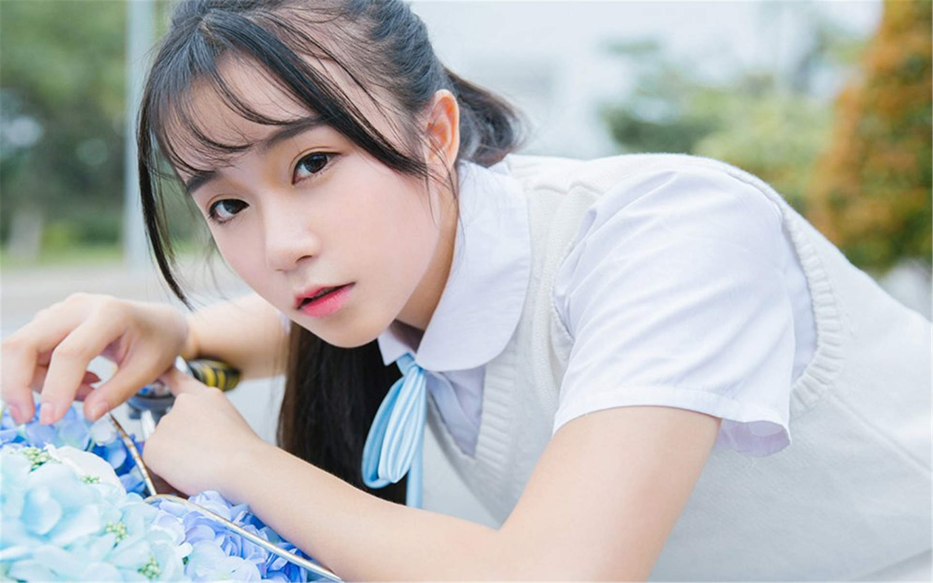 高清90后校花甜美灵动美少女学生装清纯写真图片手机壁纸图片