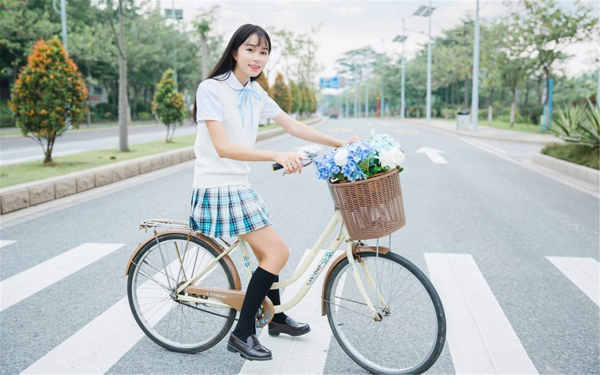 高清校花90后可爱清纯学生妹高清桌面壁纸图片