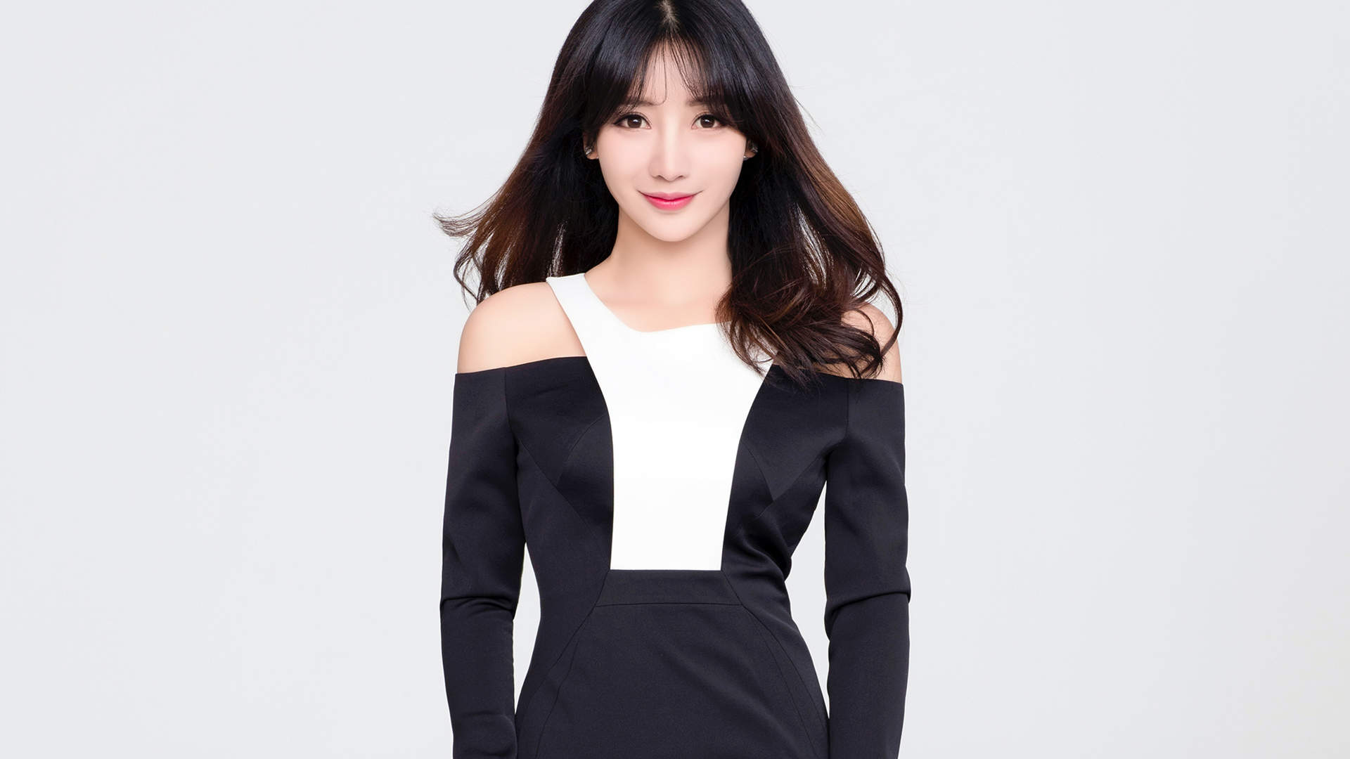 中国内地湖南衡阳女演员柳岩性感白裙沙漠艺术写真牵骆驼变塞外明珠(一)图片