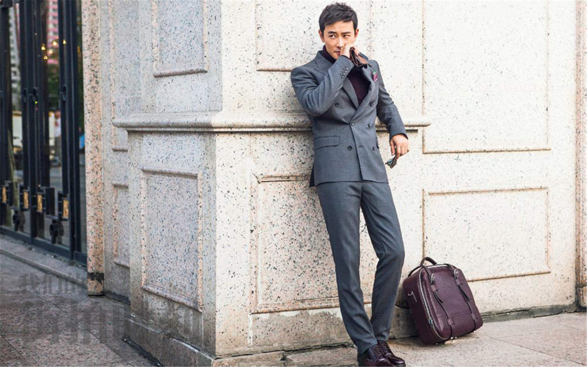 罗晋时尚帅气的街拍图片桌面壁纸图片