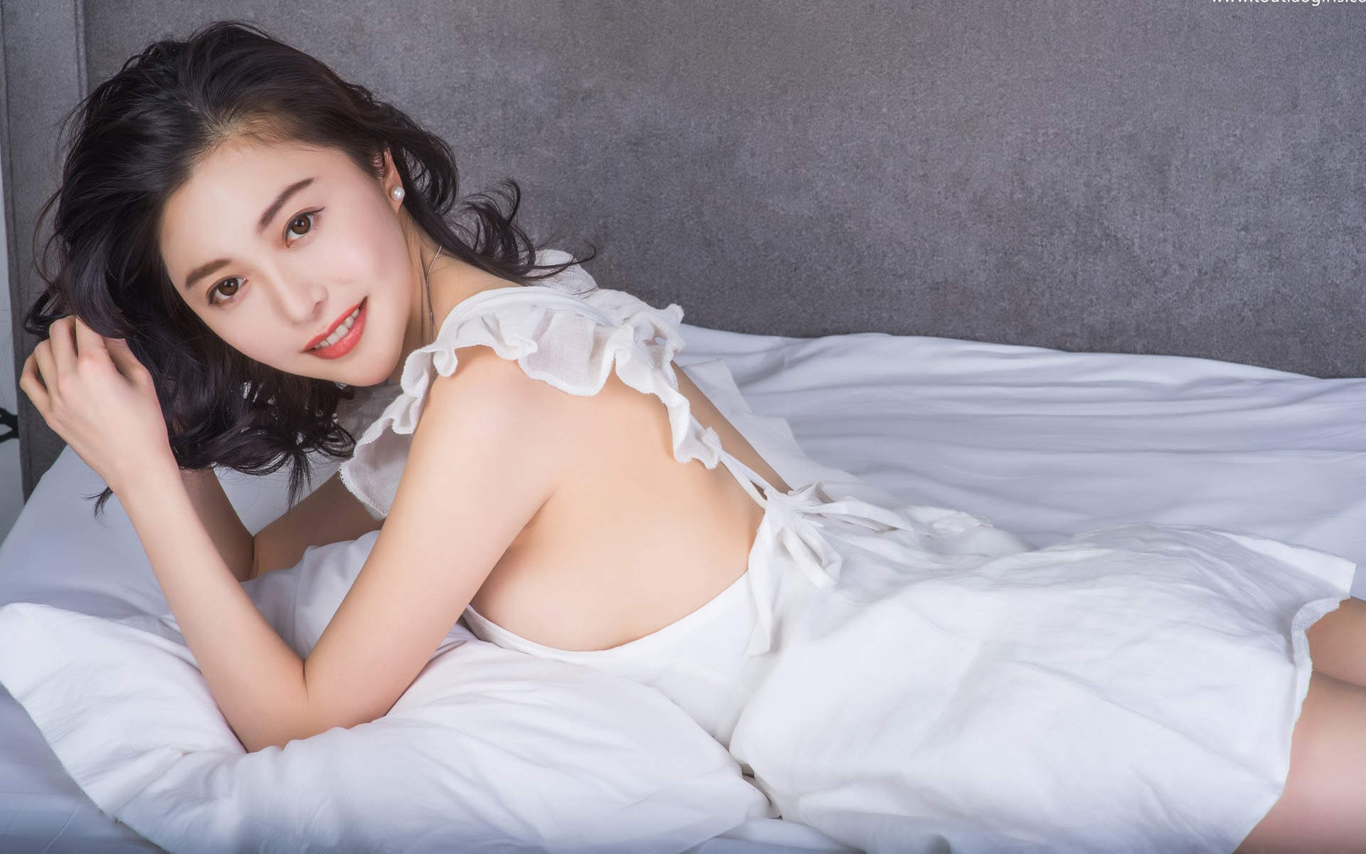 高清美女性感睡衣少妇私房床上写真高清桌面日历壁纸图片