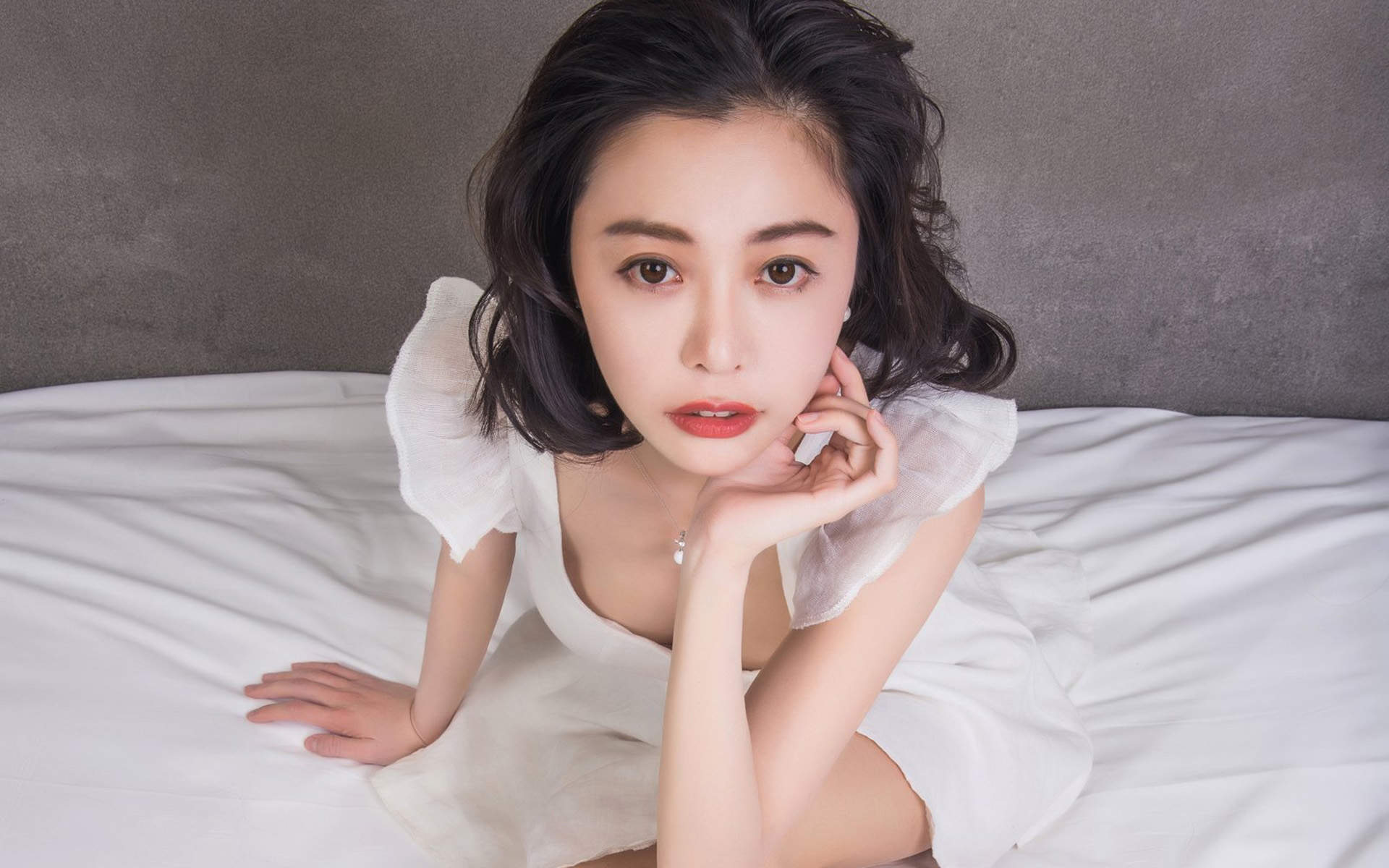 高清美女性感睡衣少妇私房床上写真高清桌面日历壁纸图片
