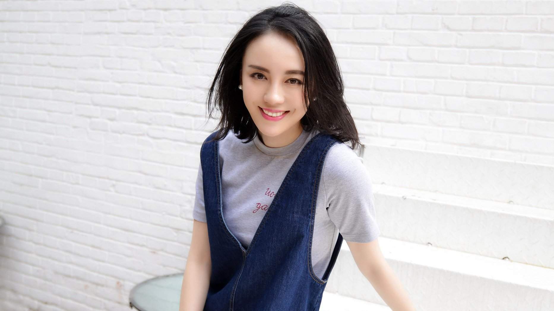 山东籍内地女演员美女演员吕佳容高清壁纸图片