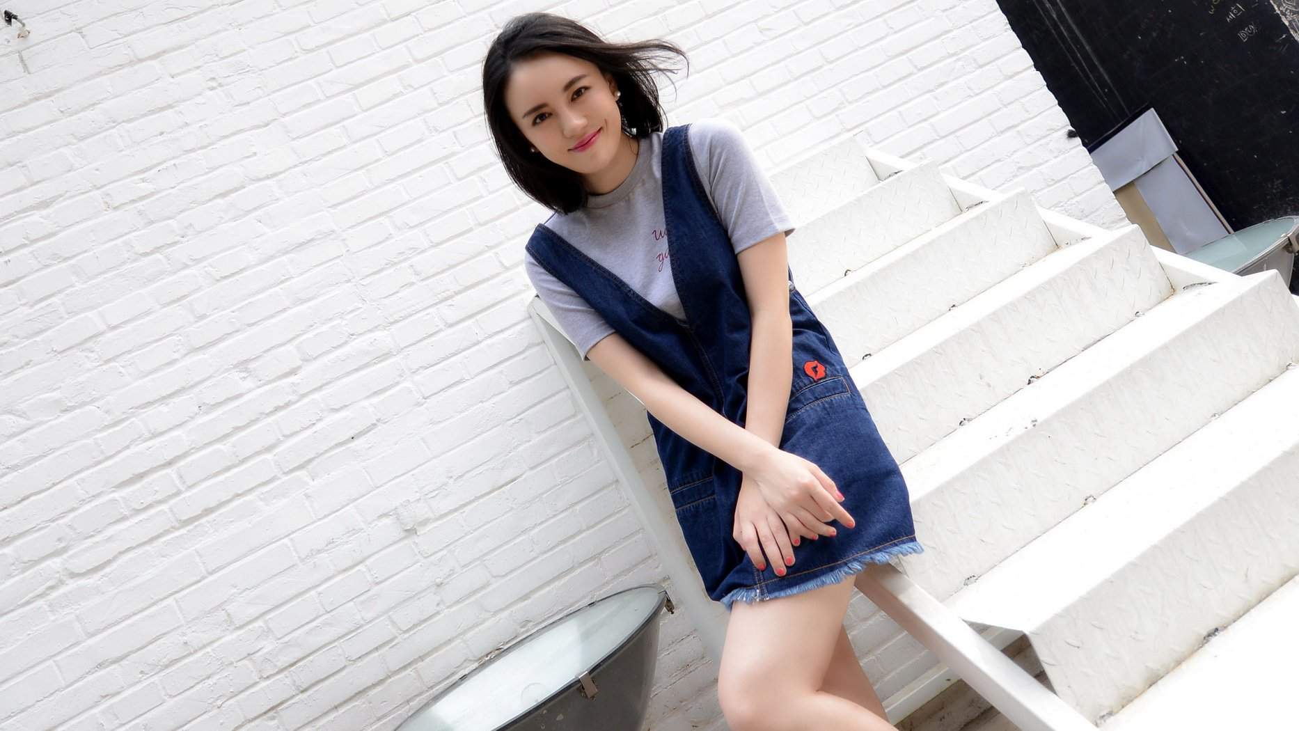 山东籍内地女演员吕佳容高清桌面壁纸图片