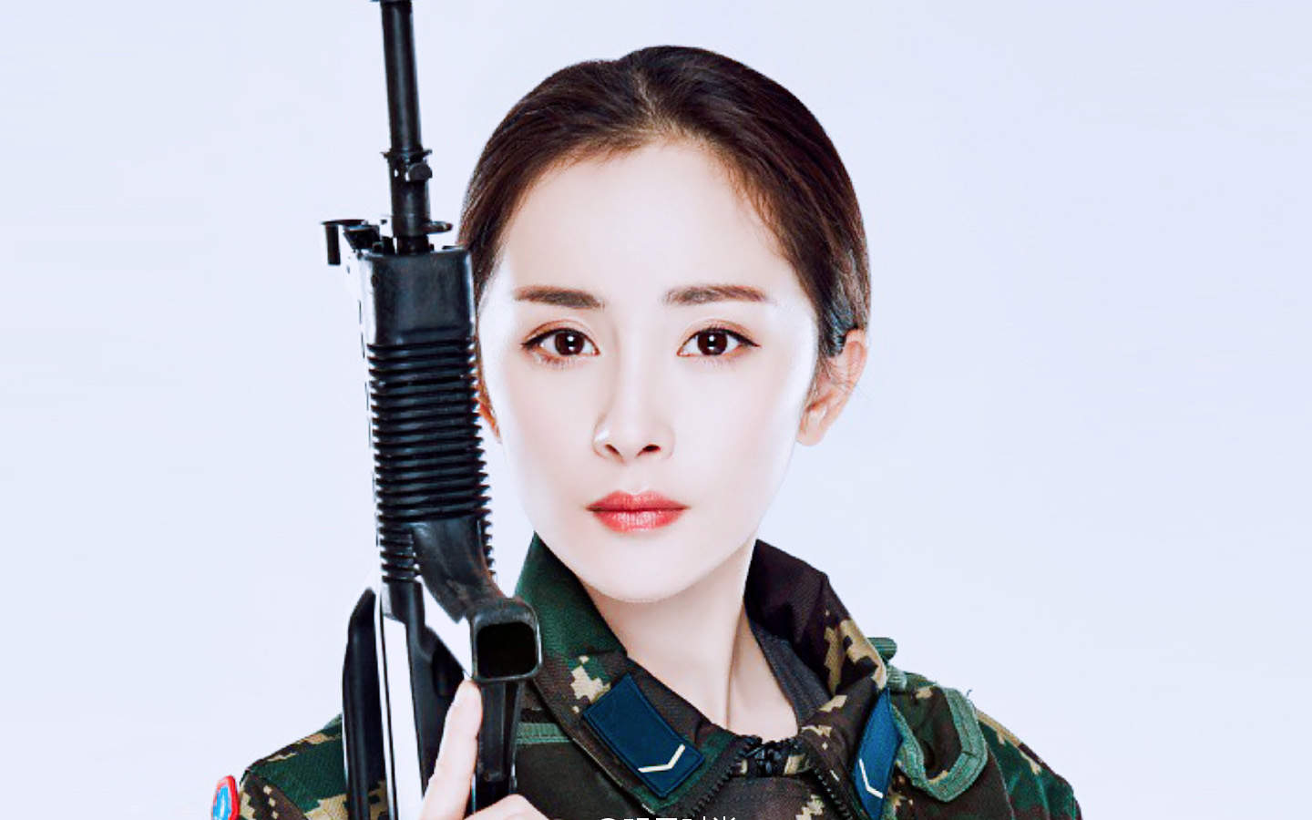 高清中国内地北京影视女演员杨幂白色吊带裙性感妩媚图片图片