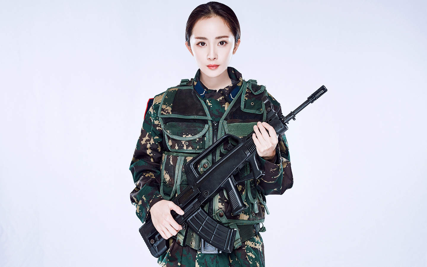 高清中国内地北京影视女演员杨幂白色吊带裙性感妩媚图片图片