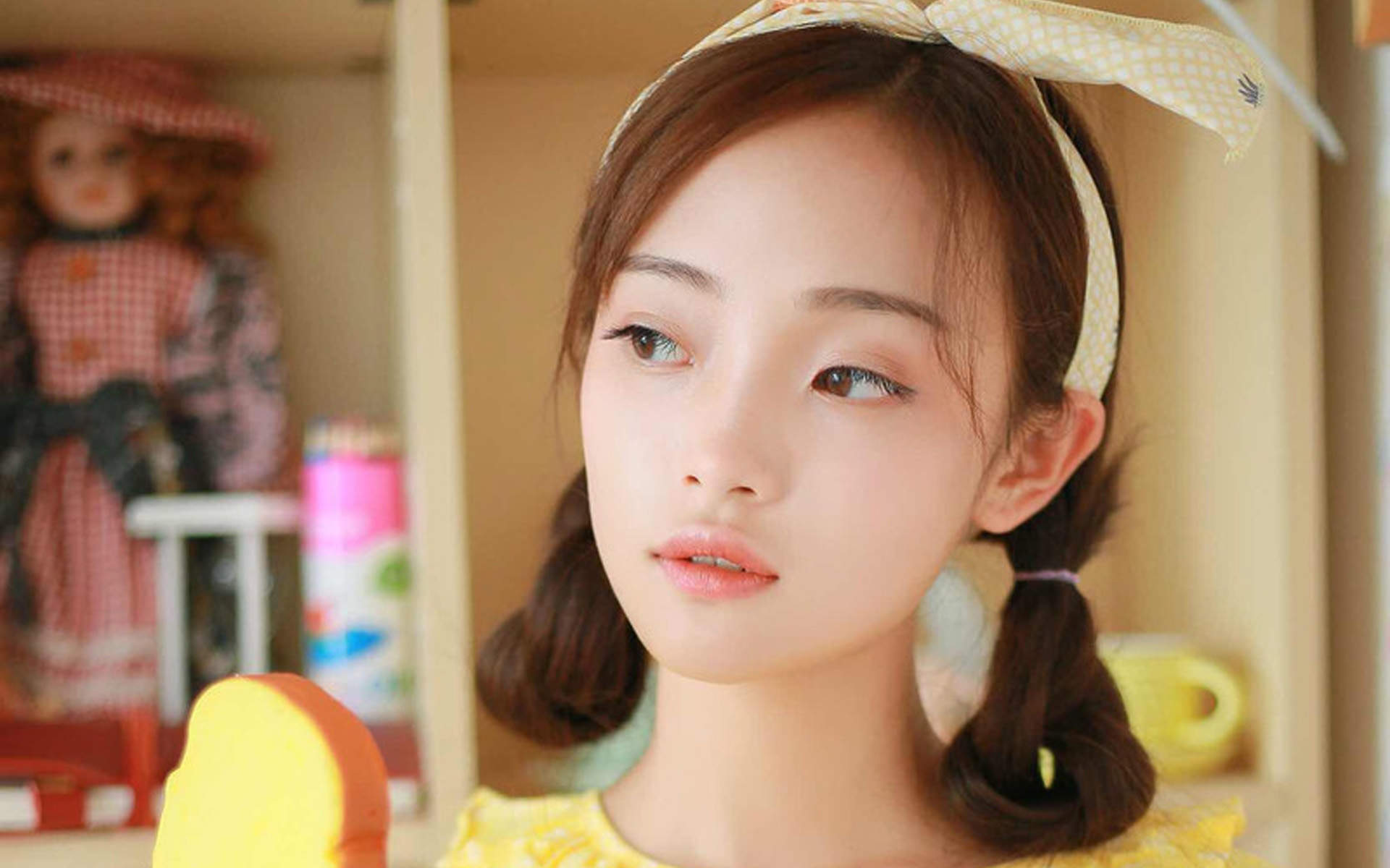 大陆女明星白皙美女性感薄纱写真诱惑壁纸图片