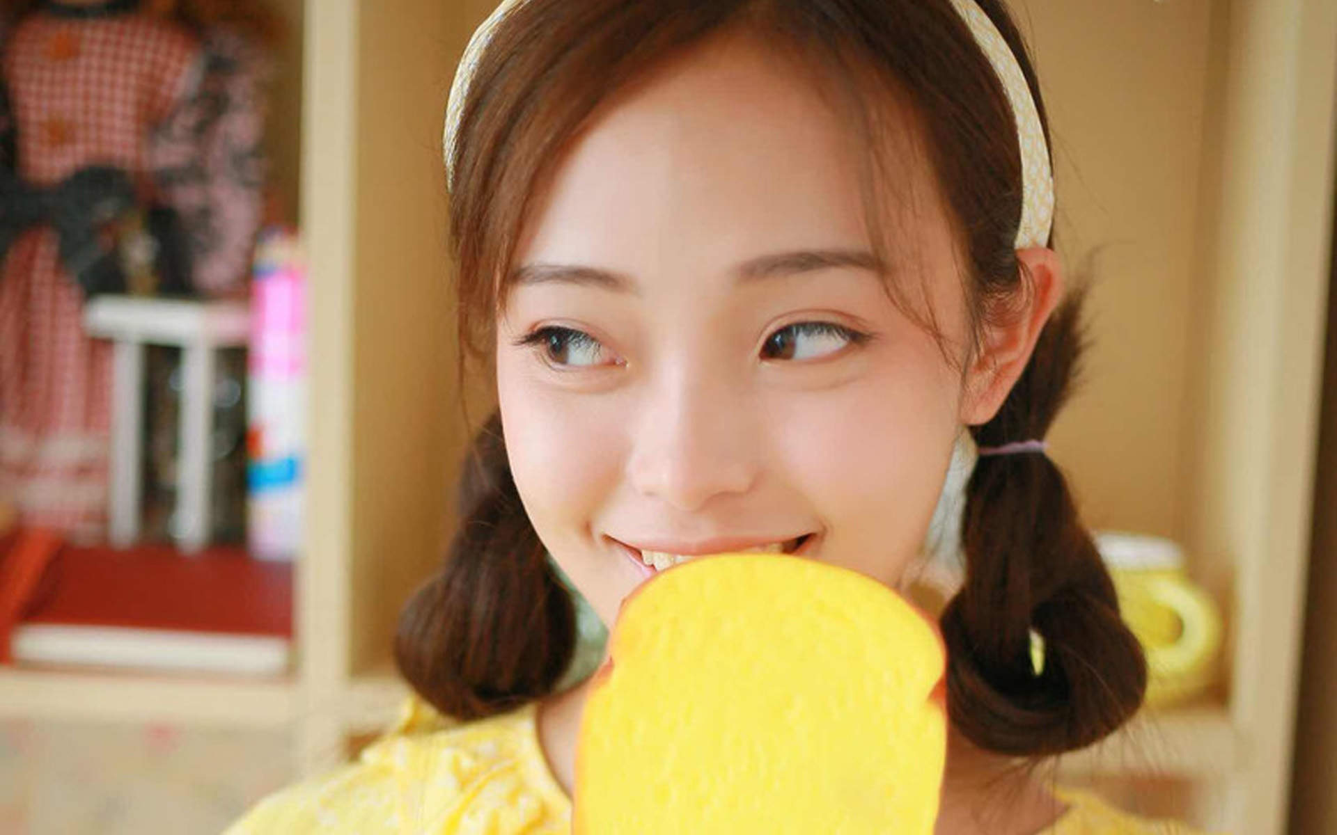 大陆女明星清新美女治愈系清纯唯美白皙高清桌面壁纸图片