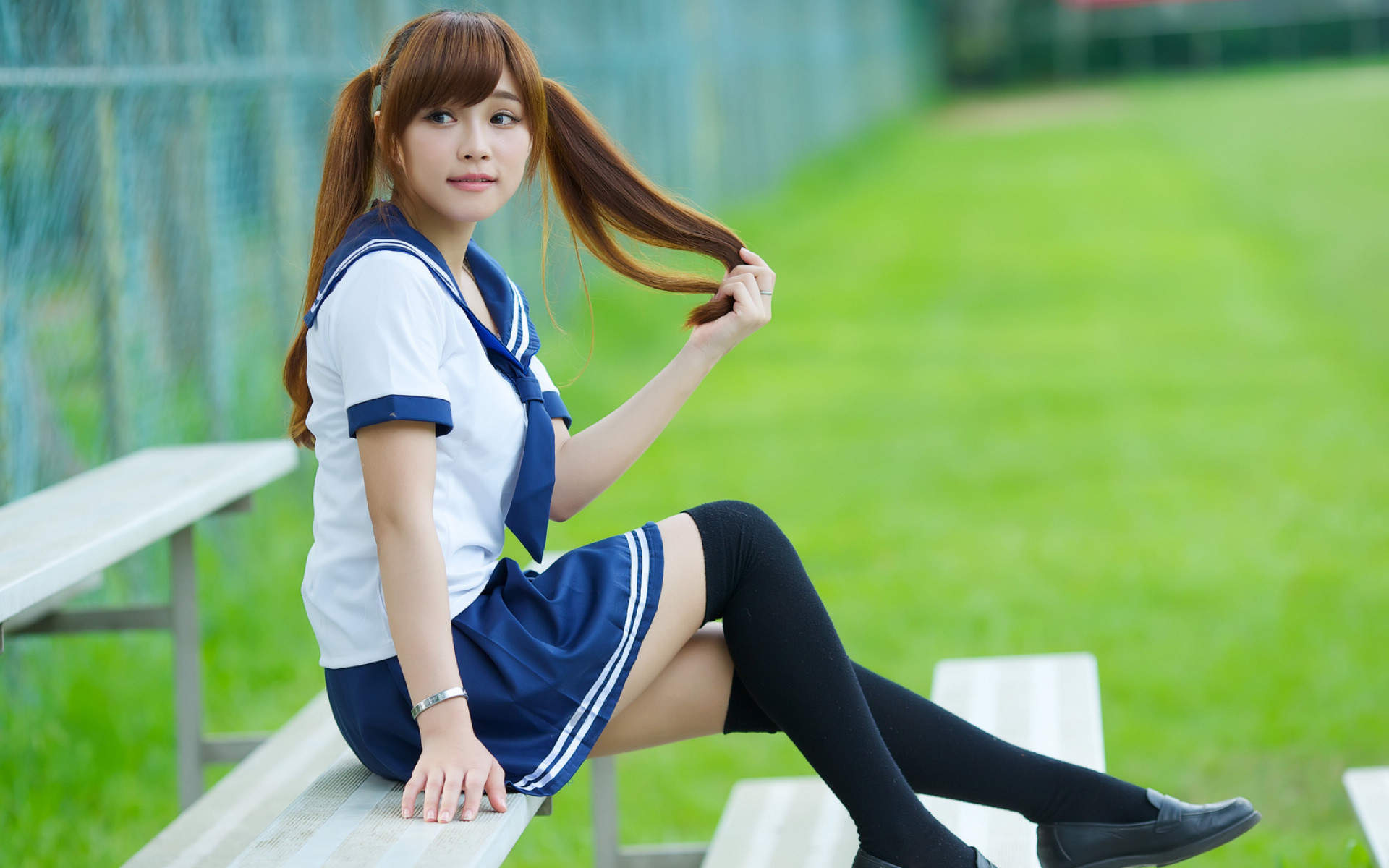 漂亮大陆90后粉嫩美女学生妹校园清纯写真高清壁纸图片