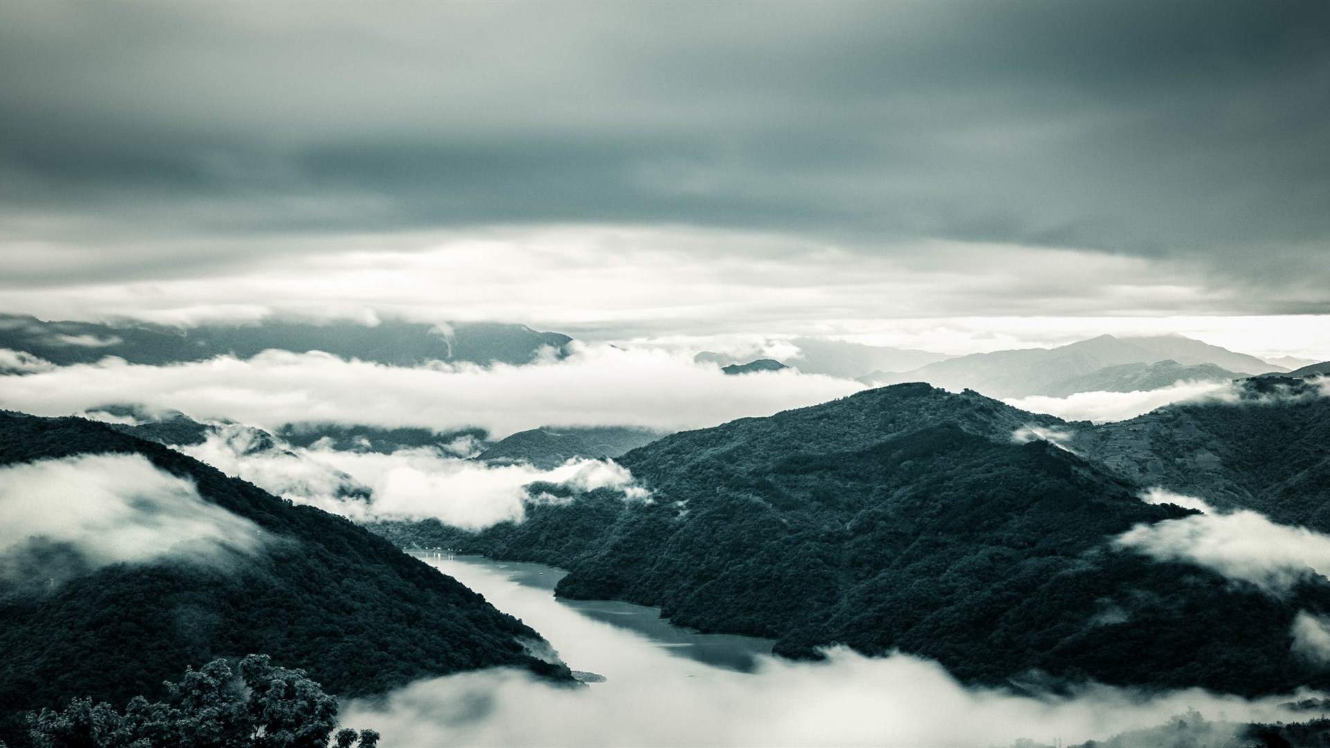 湛蓝纯净天空风景手机壁纸图片