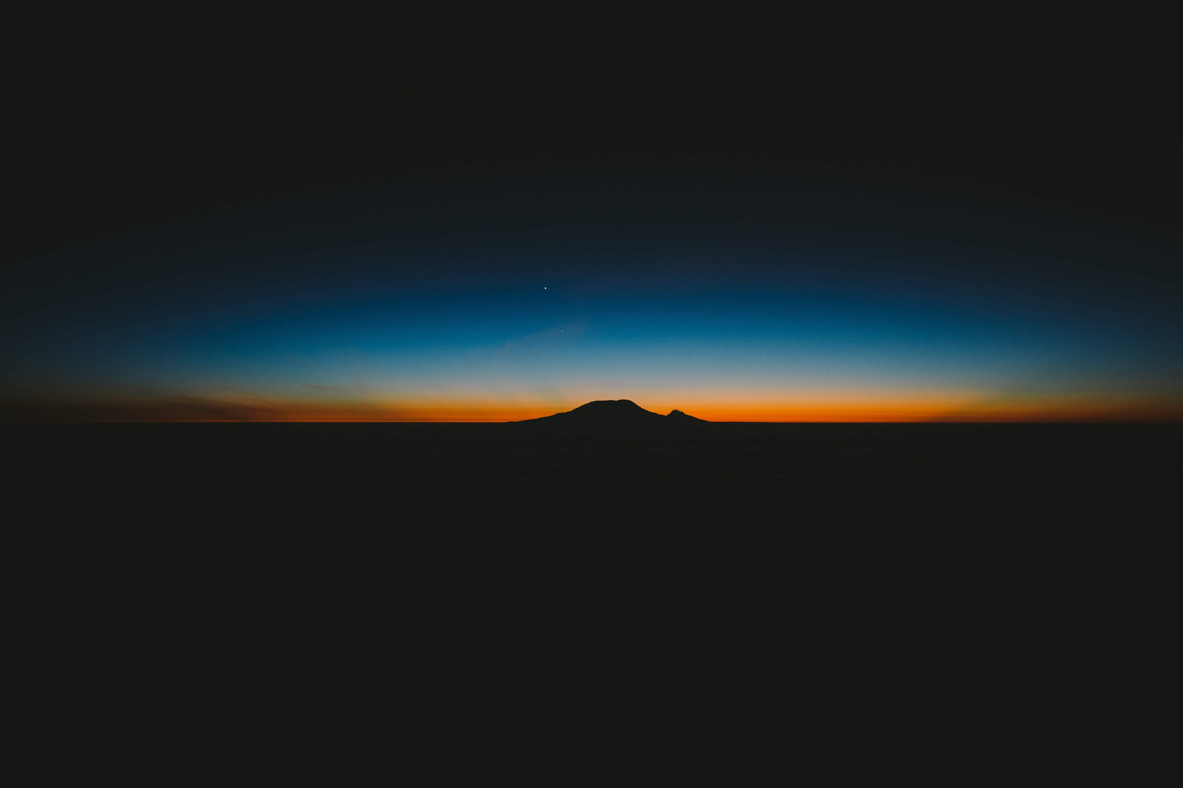 湛蓝纯净天空风景手机壁纸图片