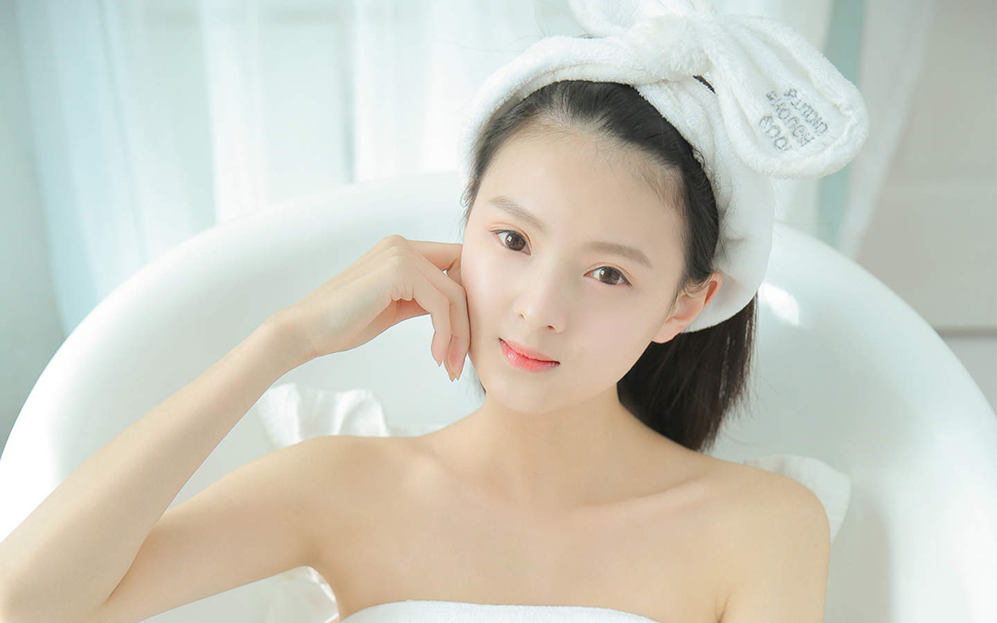 性感美女许晴白衬衫电脑桌面壁纸下载图片