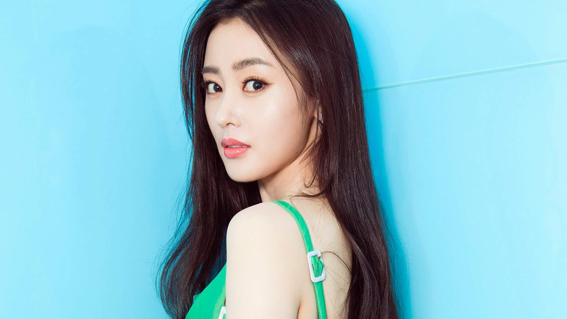 高清哈尔滨新生代女演员张天爱唯美仙气写真图片桌面壁纸图片