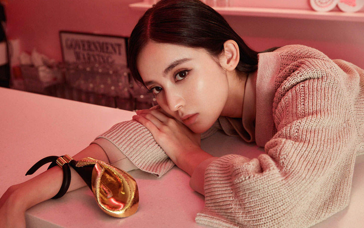中国内地新疆乌鲁木齐市影视女演员古力娜扎清秀写真手机壁纸图片