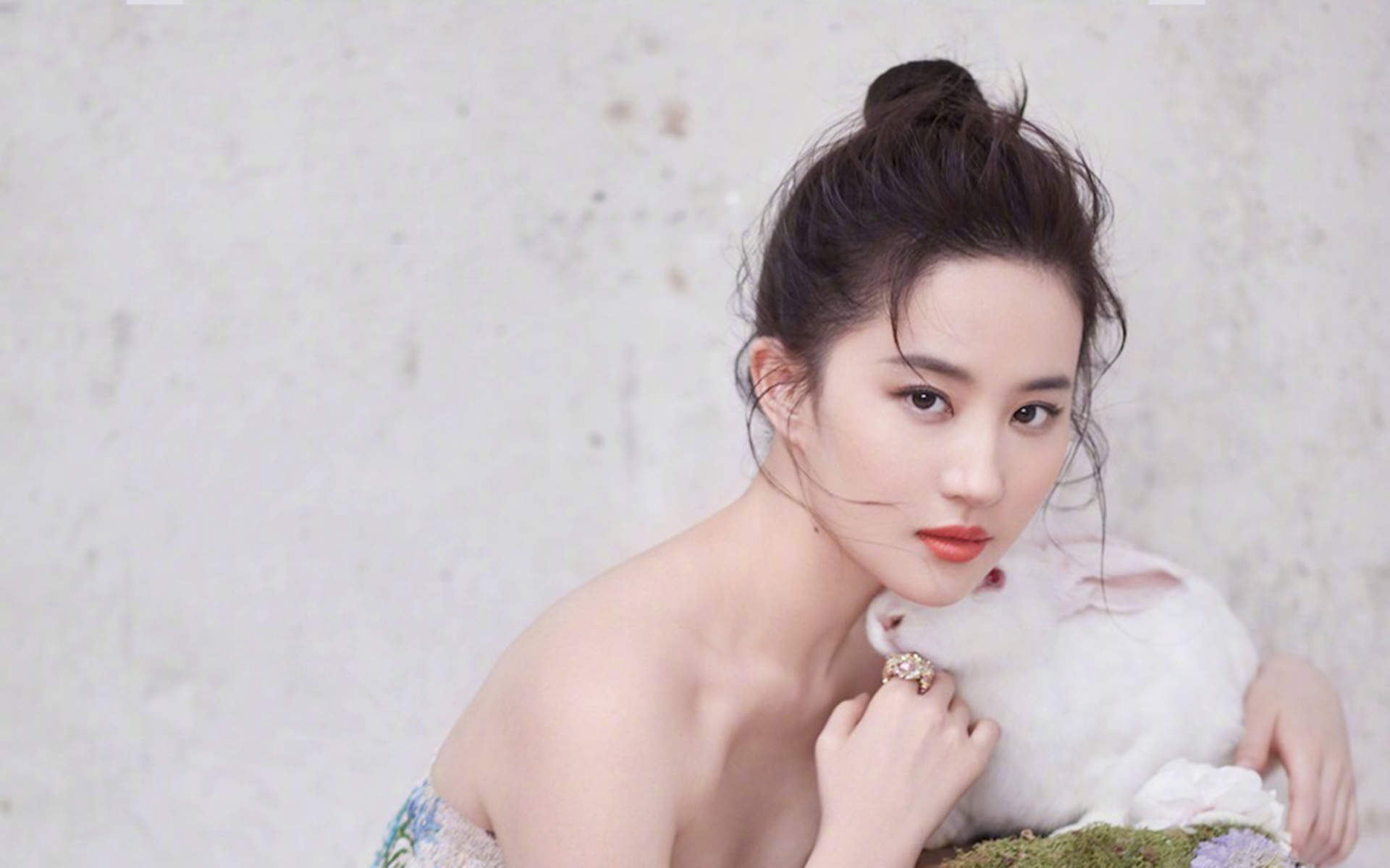 高清湖北省武汉影视女演员刘亦菲时尚芭莎仙气十足写真图片桌面壁纸图片
