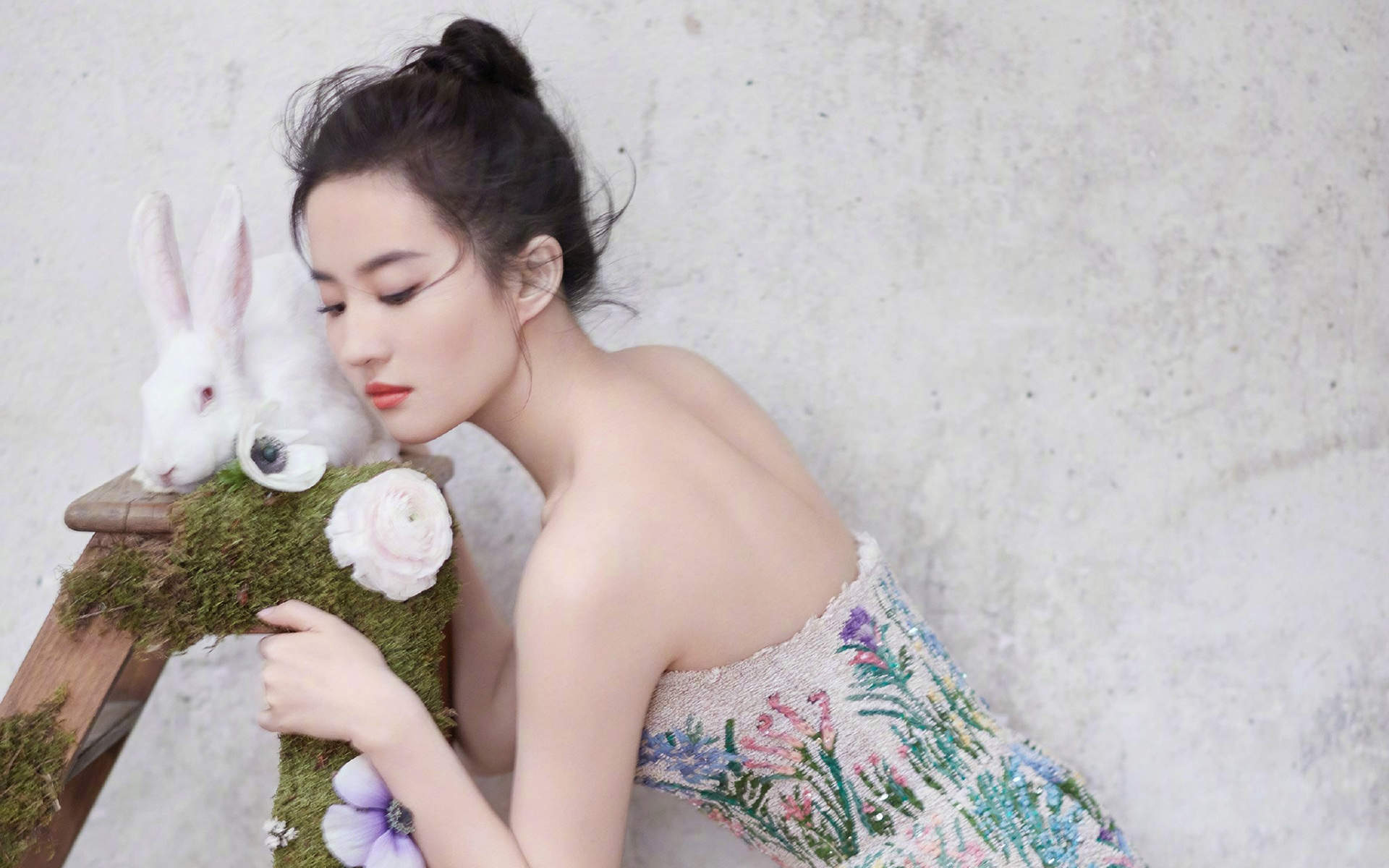 高清湖北省武汉影视女演员刘亦菲时尚芭莎仙气十足写真图片桌面壁纸图片