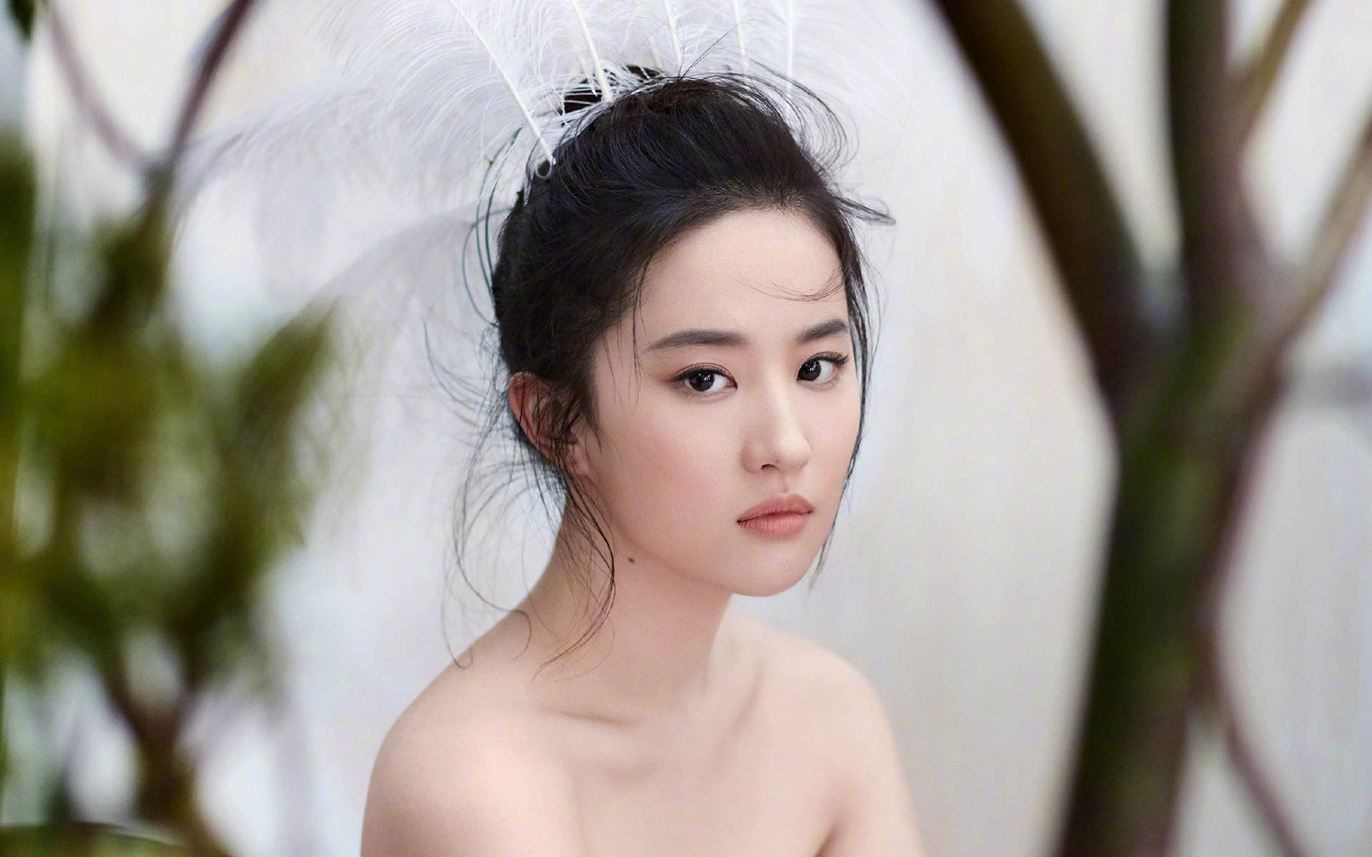 高清湖北省武汉影视女演员刘亦菲时尚芭莎仙气十足写真图片桌面壁纸图片