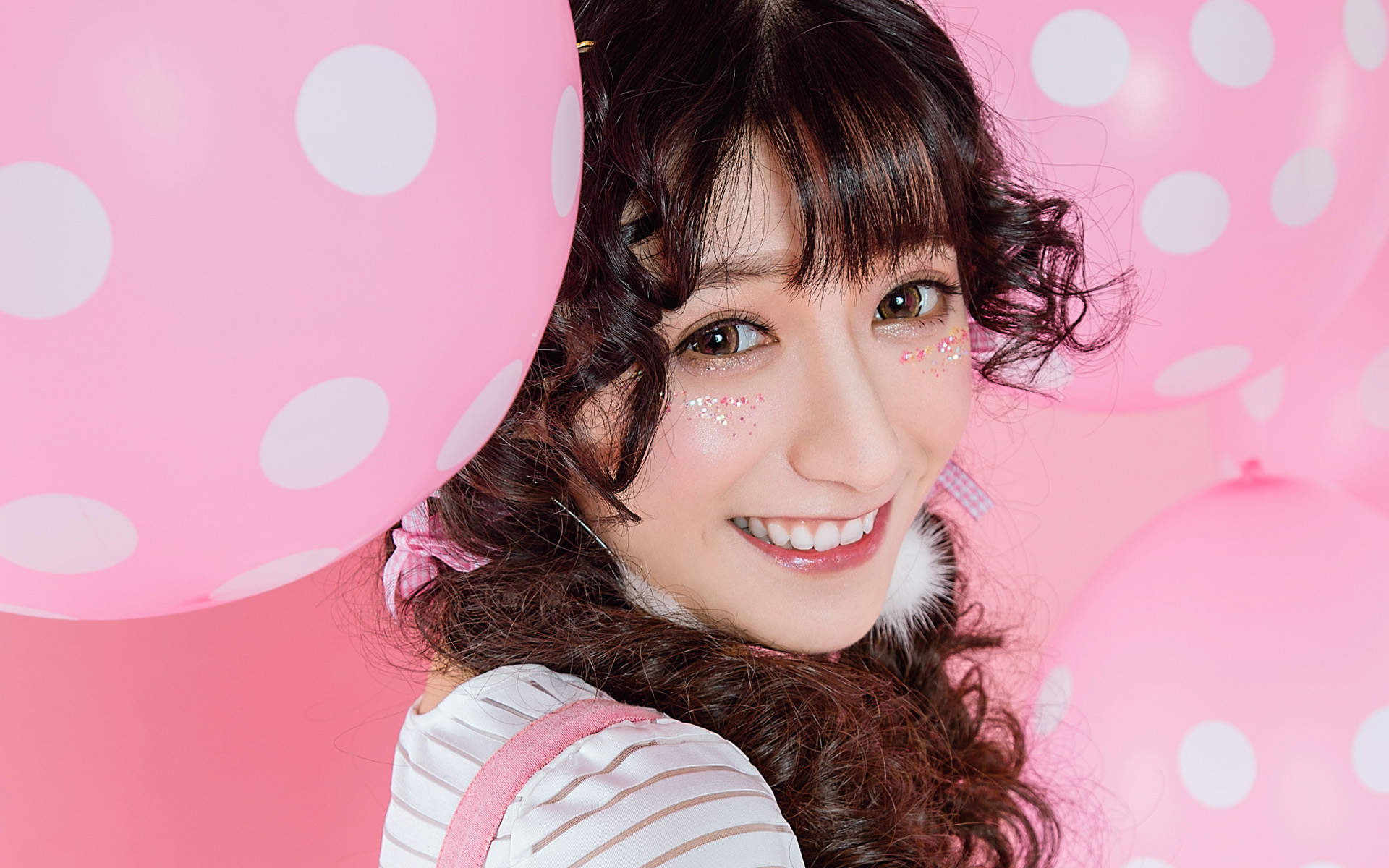 可爱女孩细长美腿撩人私房美女写真图片