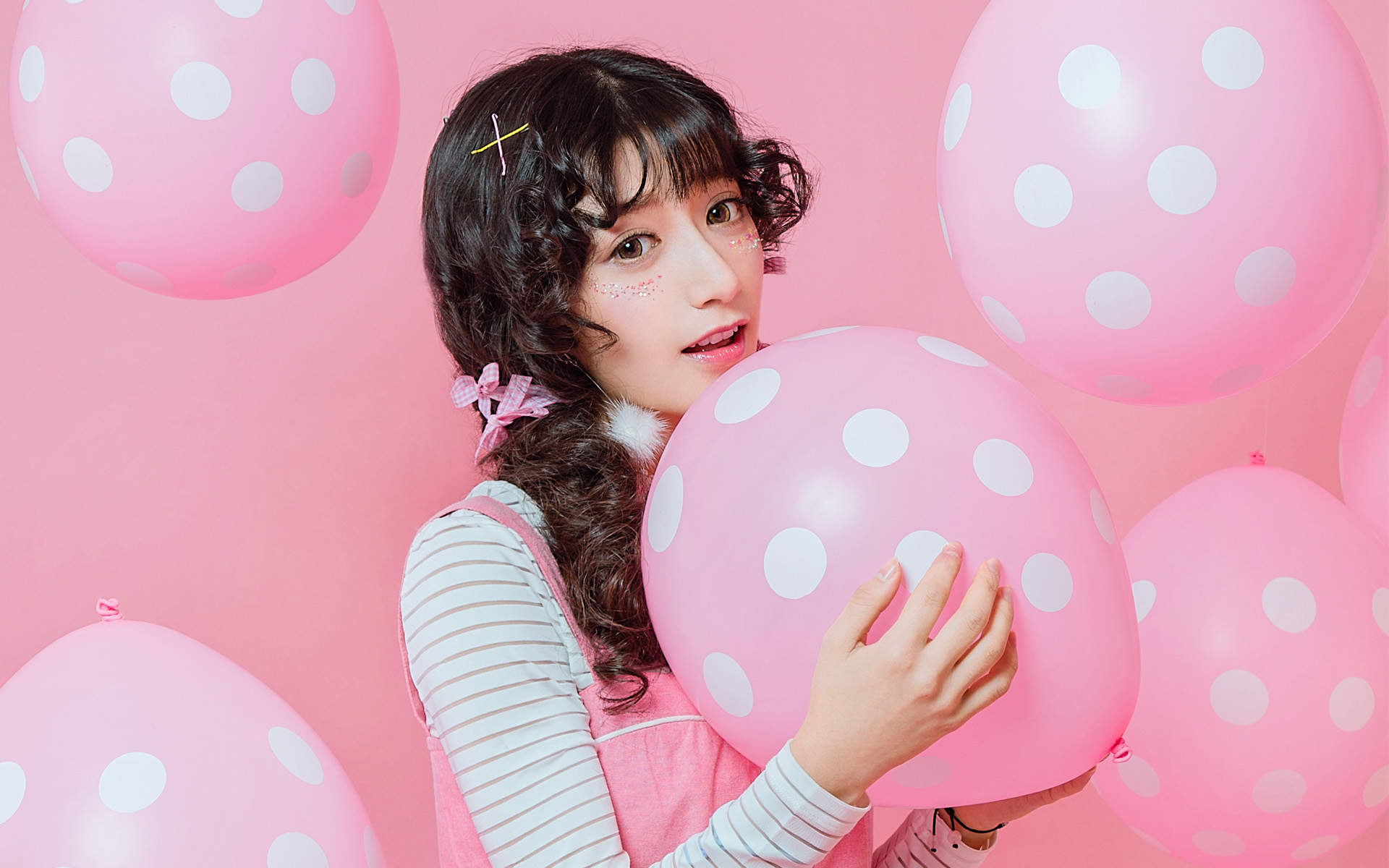 可爱女孩细长美腿撩人私房美女写真图片