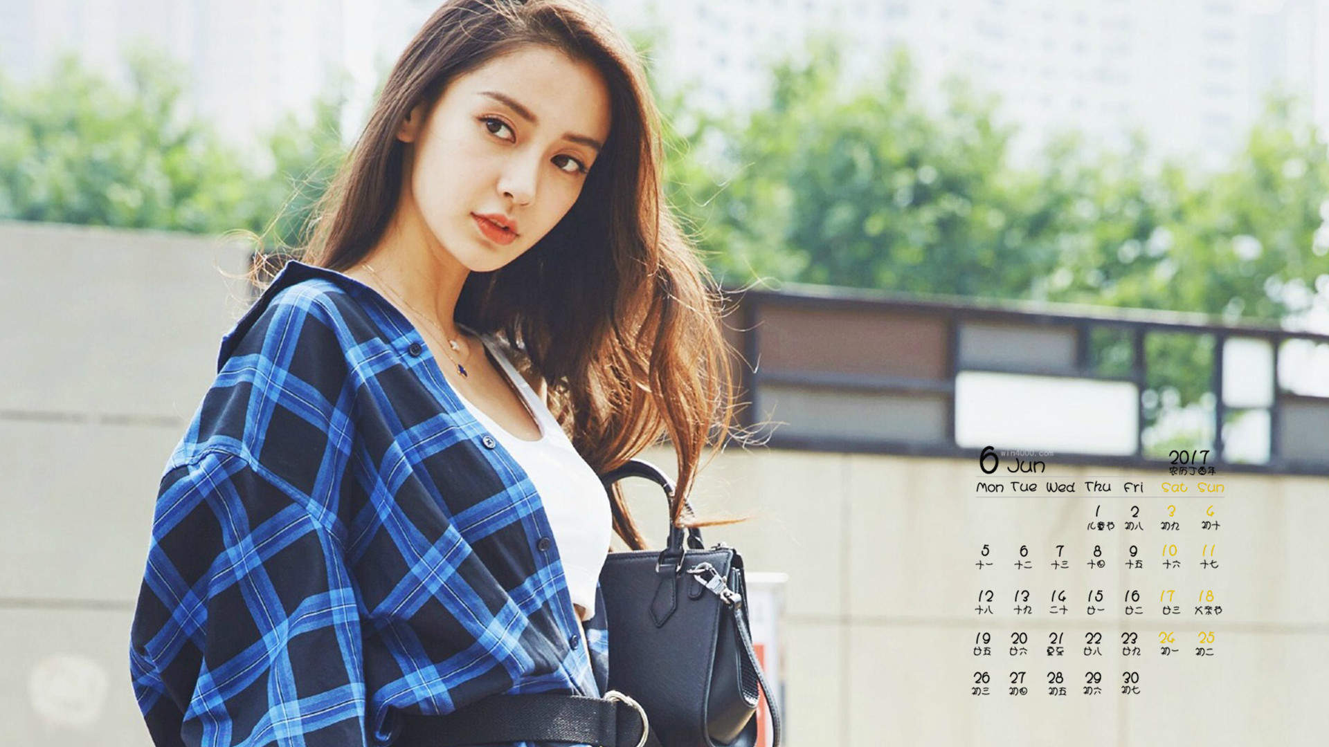高清北京女演员关晓彤杂志封面粉红可爱唯美写真图片