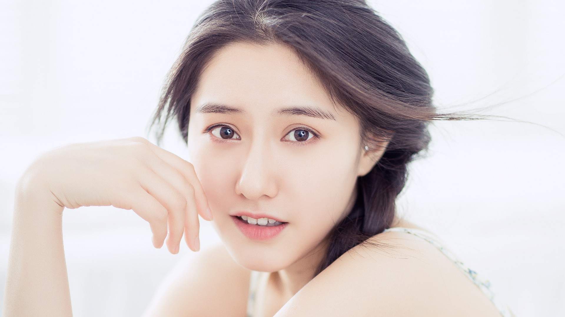 大陆女明星清新美女治愈系清纯唯美白皙高清桌面壁纸图片