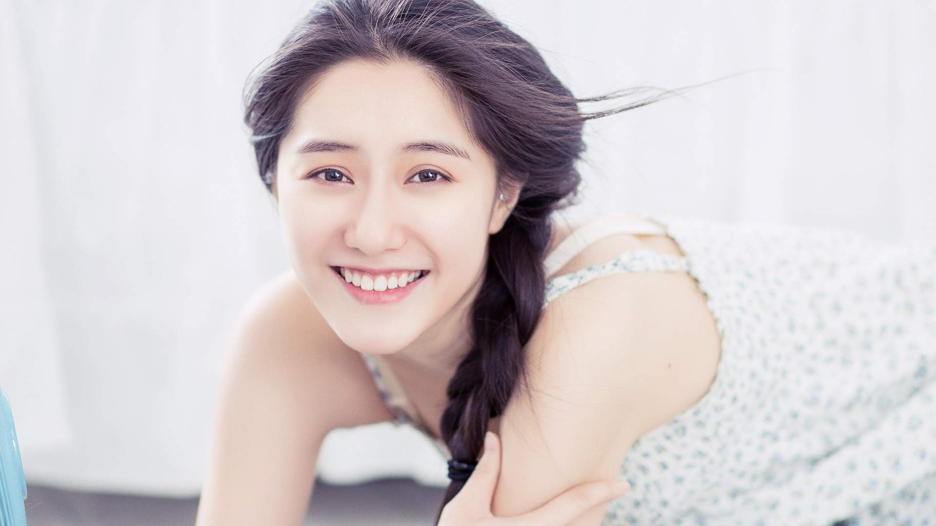 大陆女明星清新美女治愈系清纯唯美白皙高清桌面壁纸图片