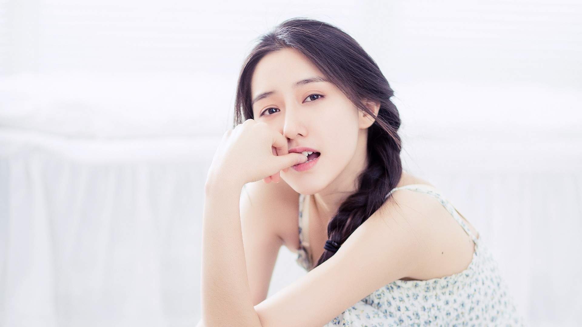 大陆女明星清新美女治愈系清纯唯美白皙高清桌面壁纸图片