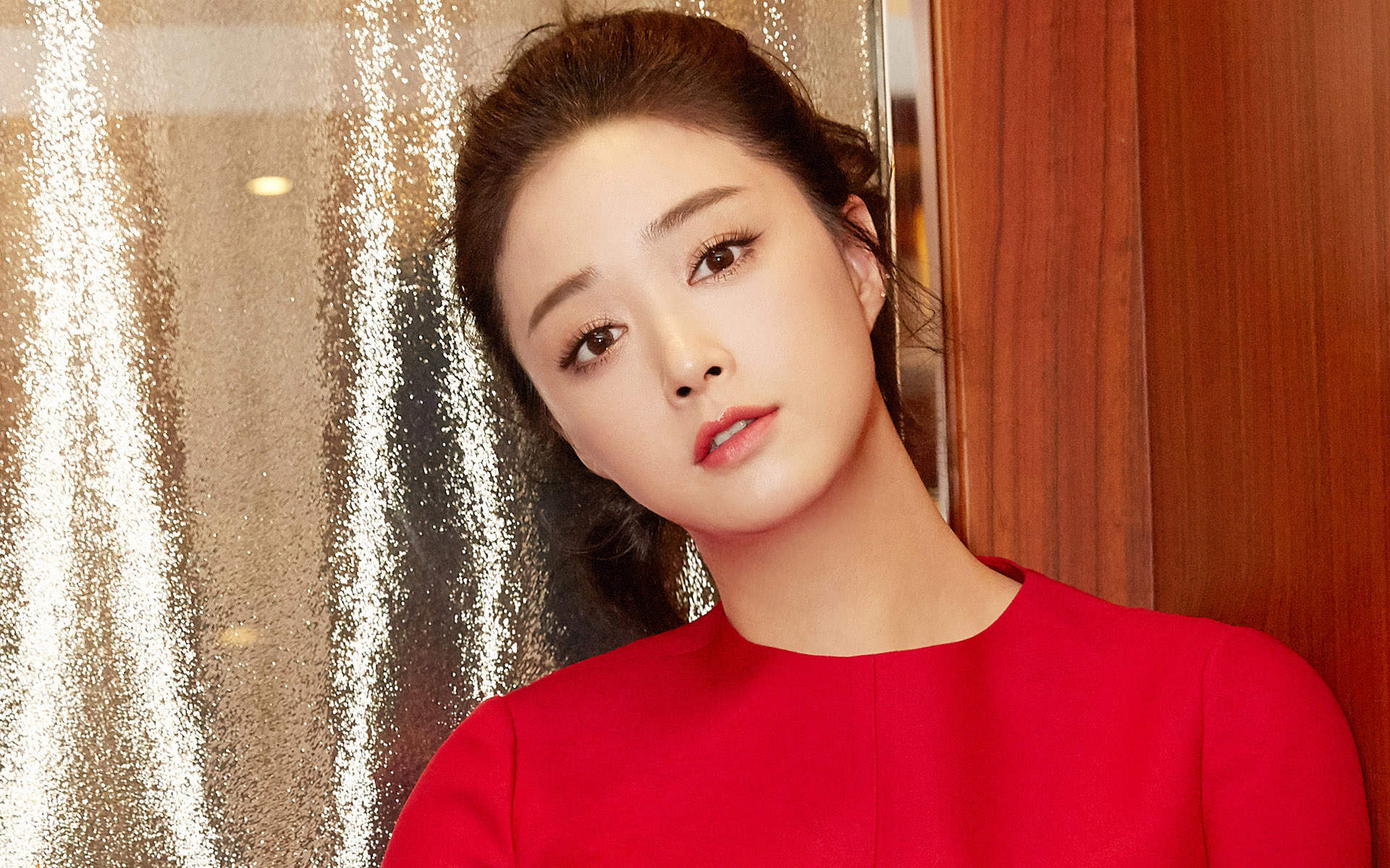 高清内地祖籍湖南益阳女演员华妃蒋欣诠释性感中的小清新时尚唯美写真图片