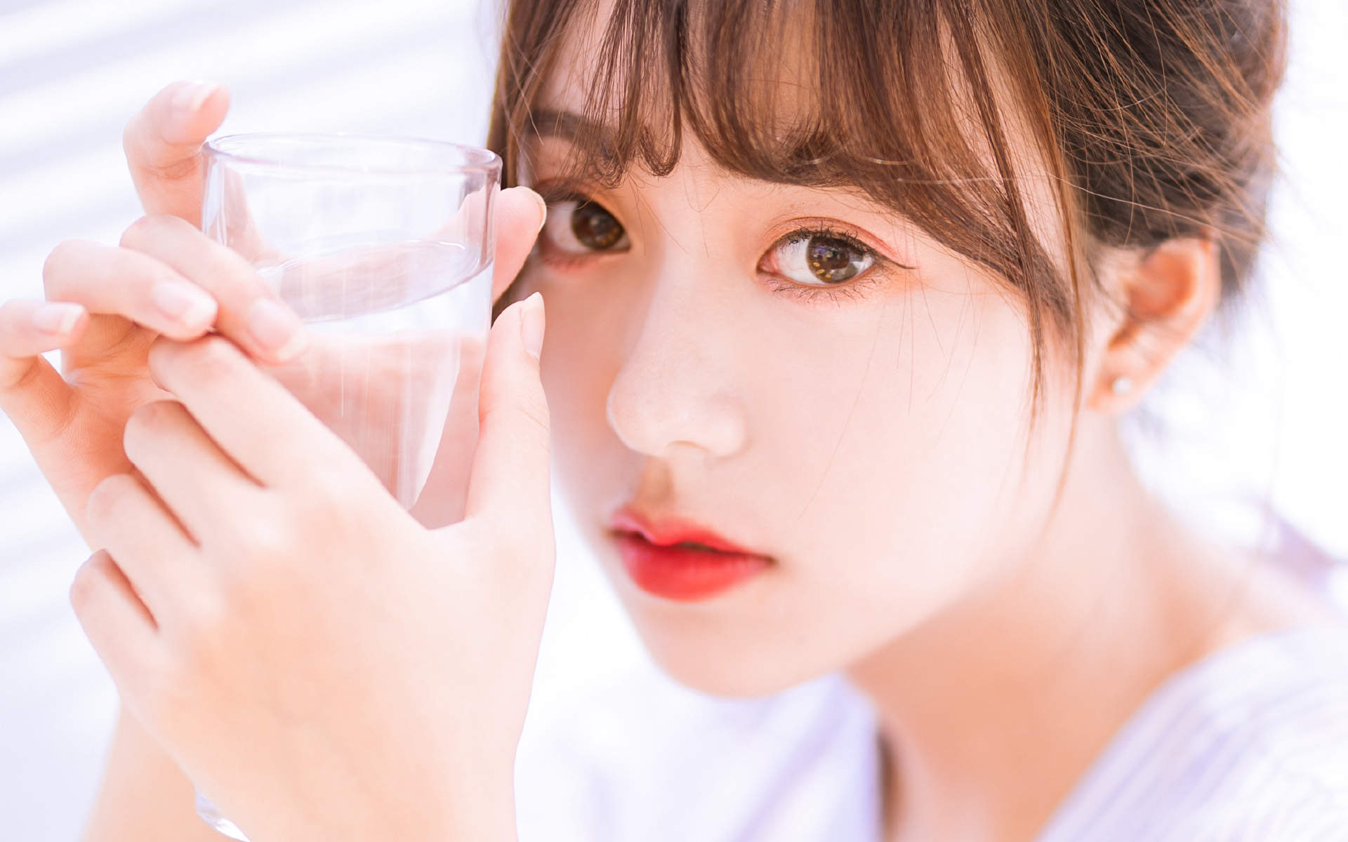 大陆女明星清新美女治愈系清纯唯美白皙高清桌面壁纸图片