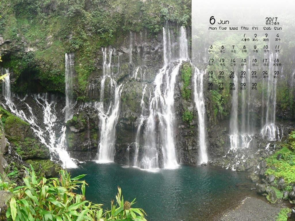 2017年12月雄伟壮观的瀑布风景高清日历壁纸图片