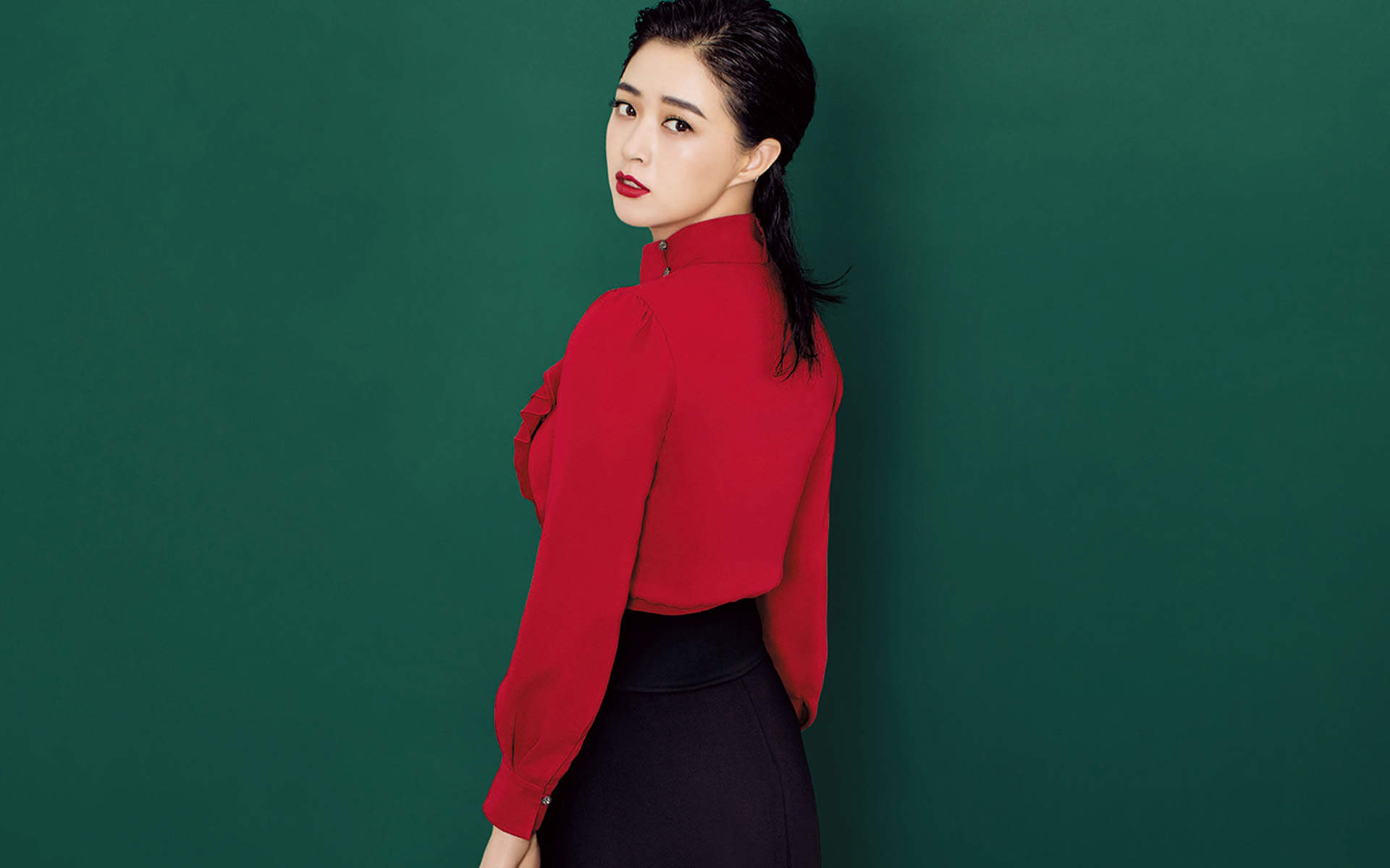 高清内地祖籍湖南益阳女演员华妃蒋欣诠释性感中的小清新时尚唯美写真图片