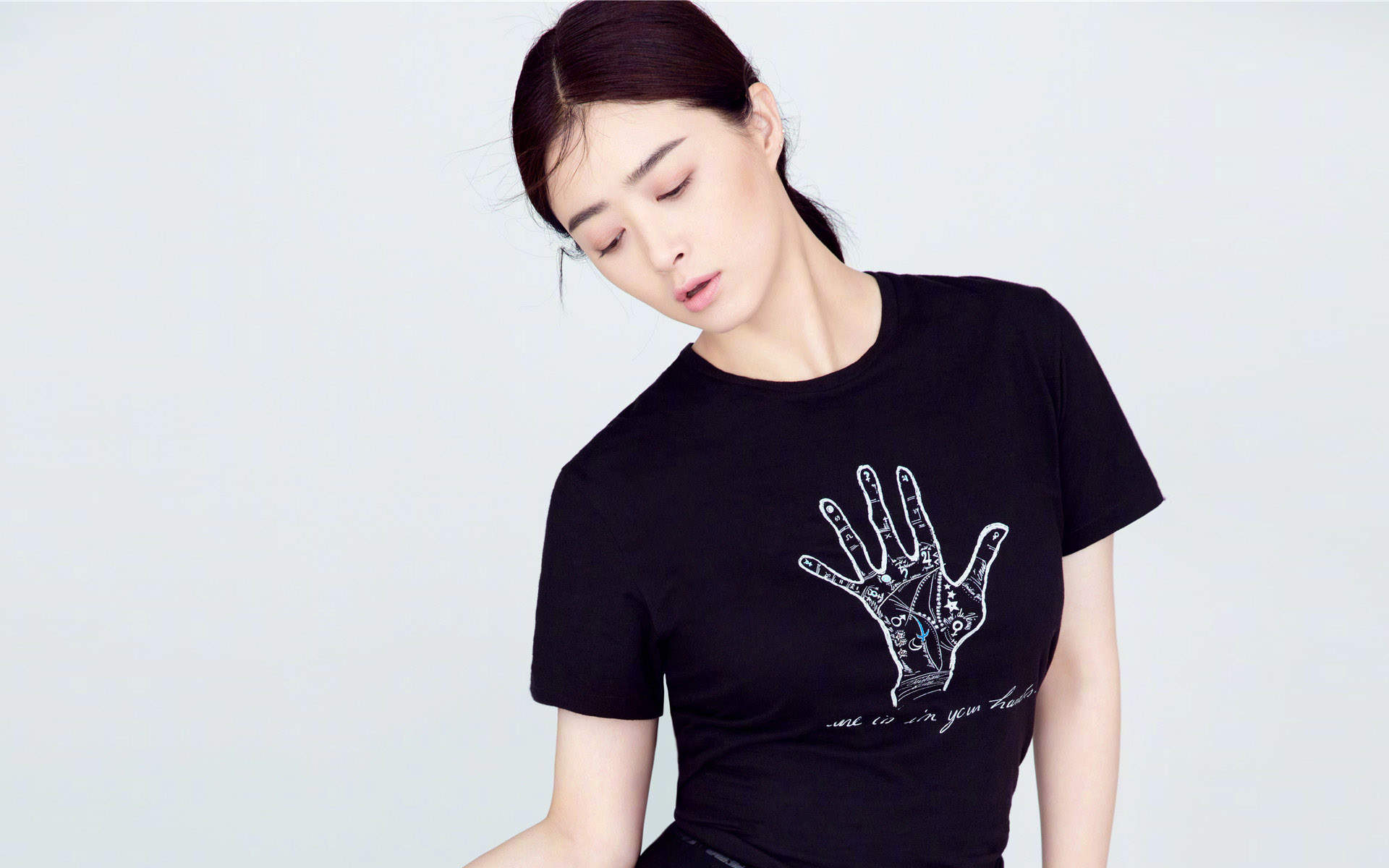 高清内地祖籍湖南益阳女演员华妃蒋欣诠释性感中的小清新时尚唯美写真图片