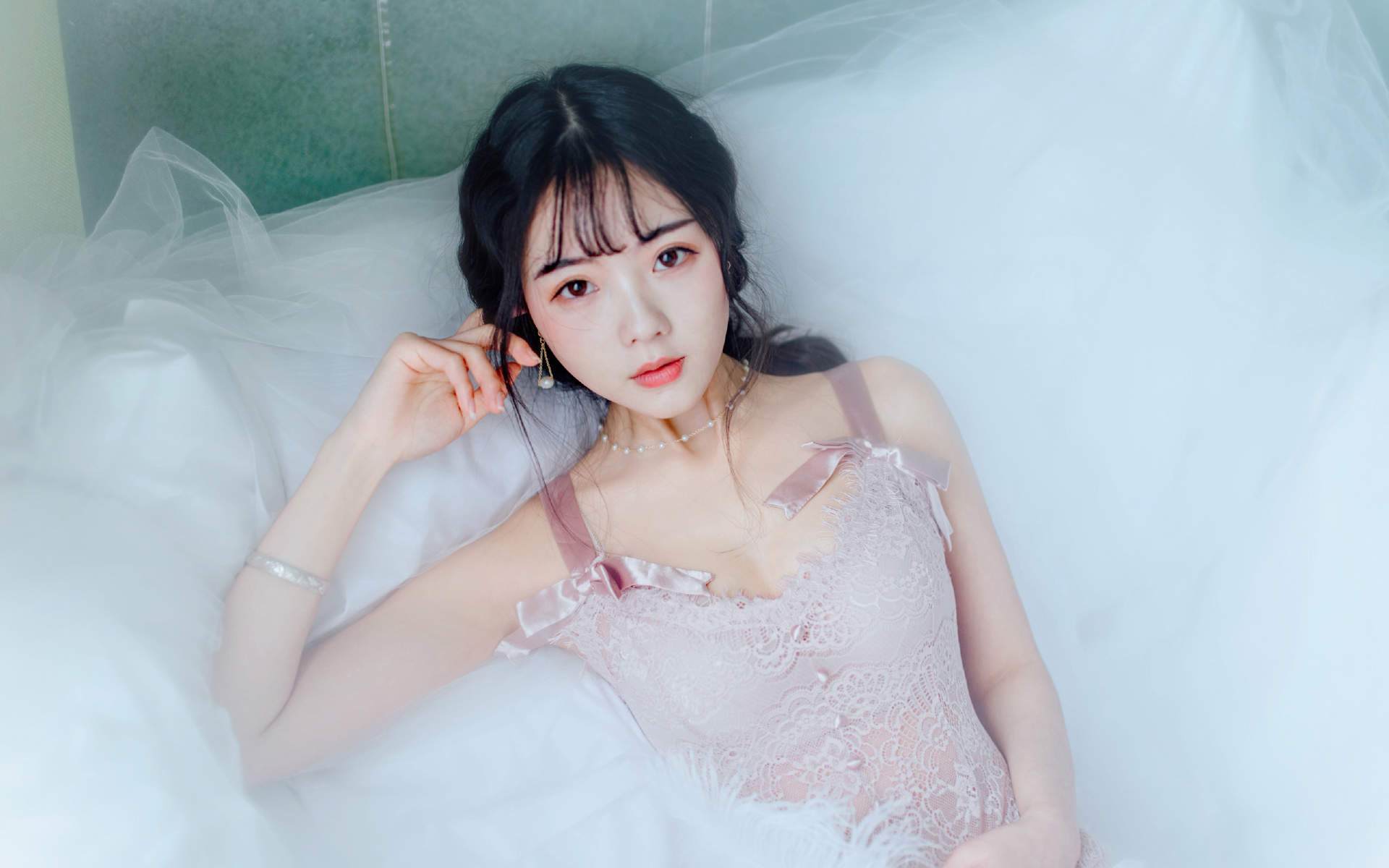 大陆女明星清新美女治愈系清纯唯美白皙高清桌面壁纸图片