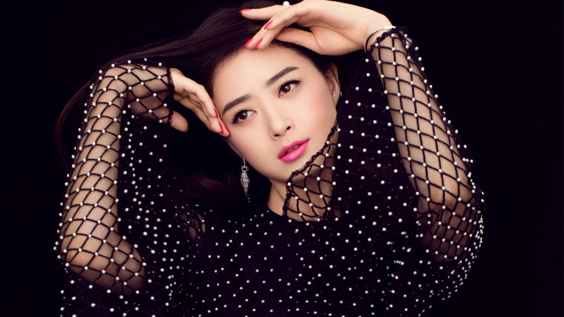 高清内地祖籍湖南益阳女演员华妃蒋欣诠释性感中的小清新时尚唯美写真图片