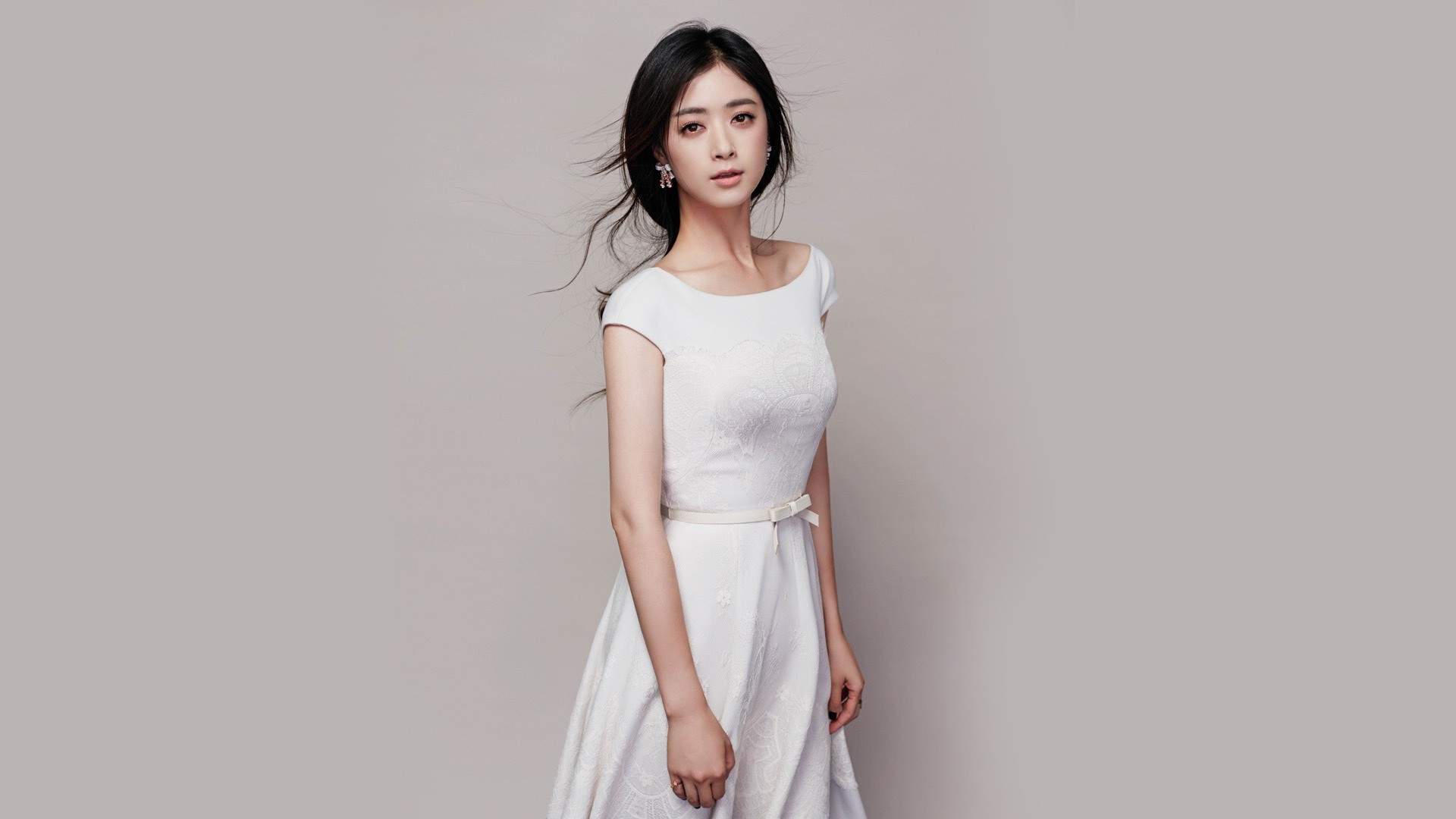 高清内地祖籍湖南益阳女演员华妃蒋欣诠释性感中的小清新时尚唯美写真图片
