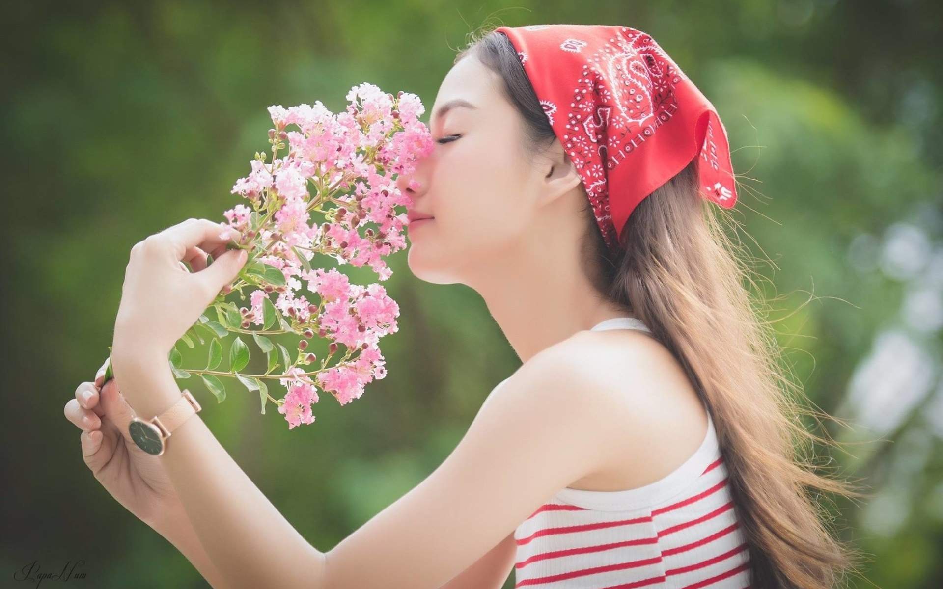 高清最流行女裤性感御姐美女吊带白丝美腿热裤惹火写真图片
