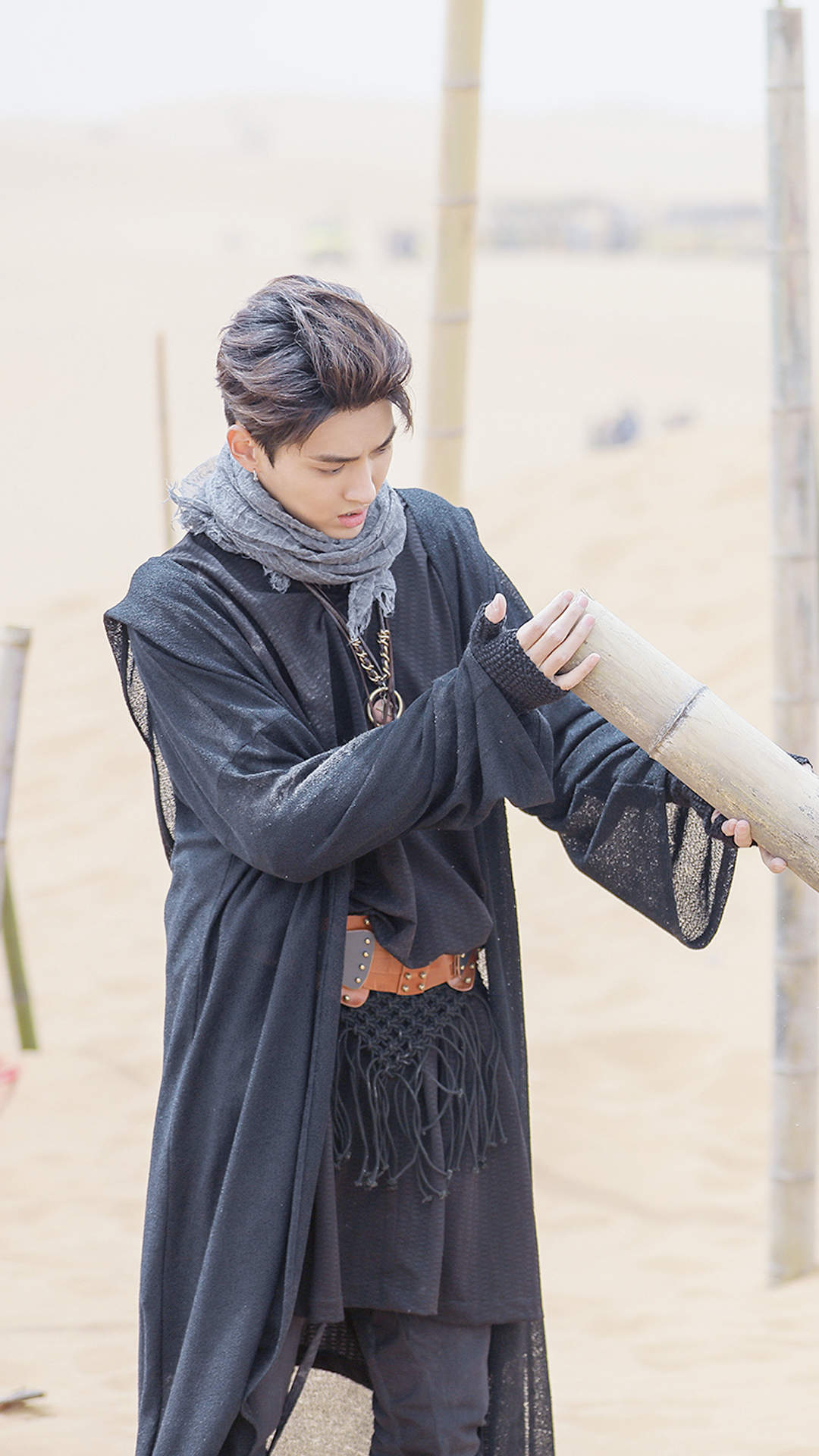 高清广州男明星吴亦凡黑色西服帅气图片图片