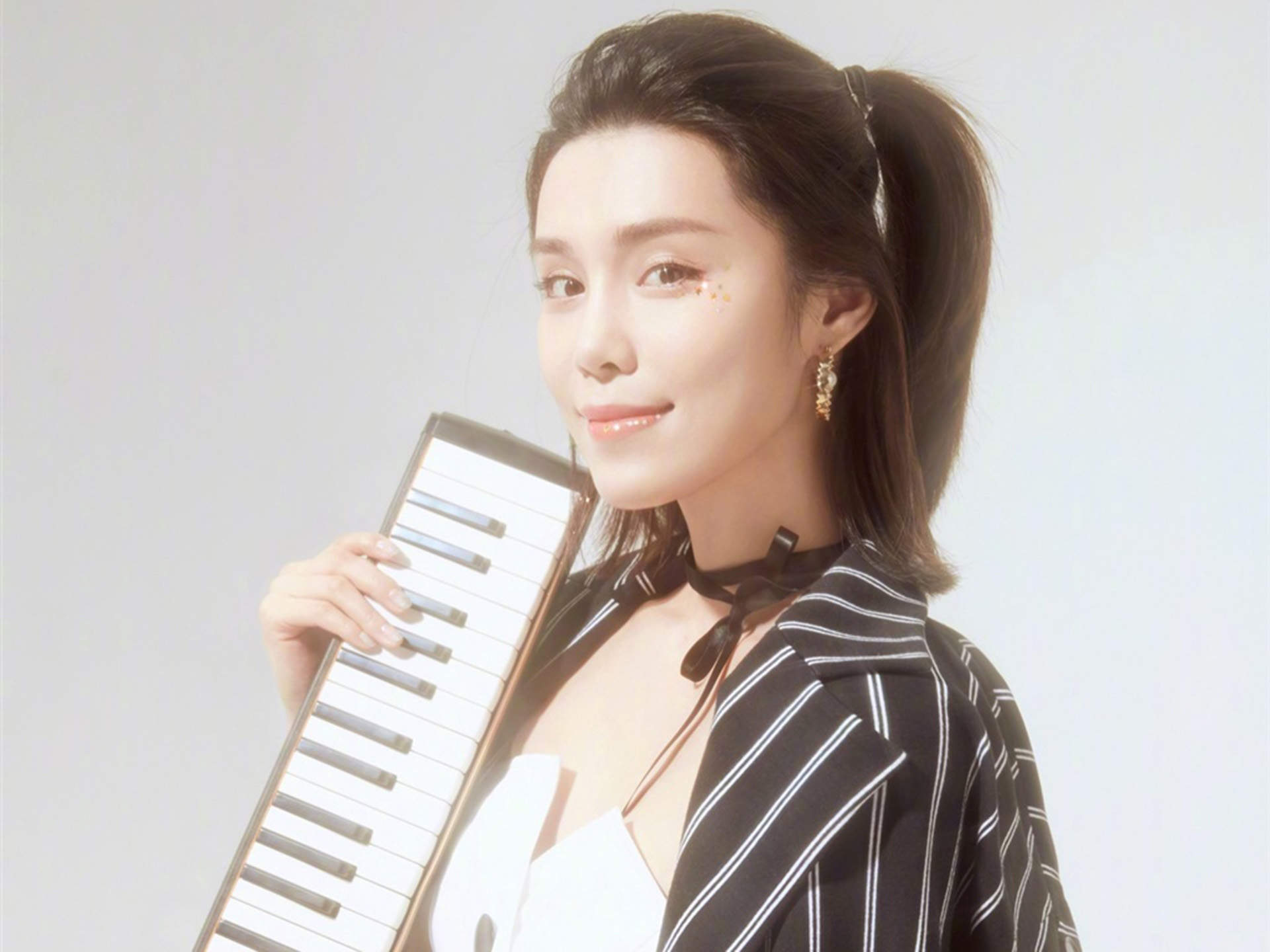 高清中国山东济南影视女演员韩丹彤巴黎时装周图片图片