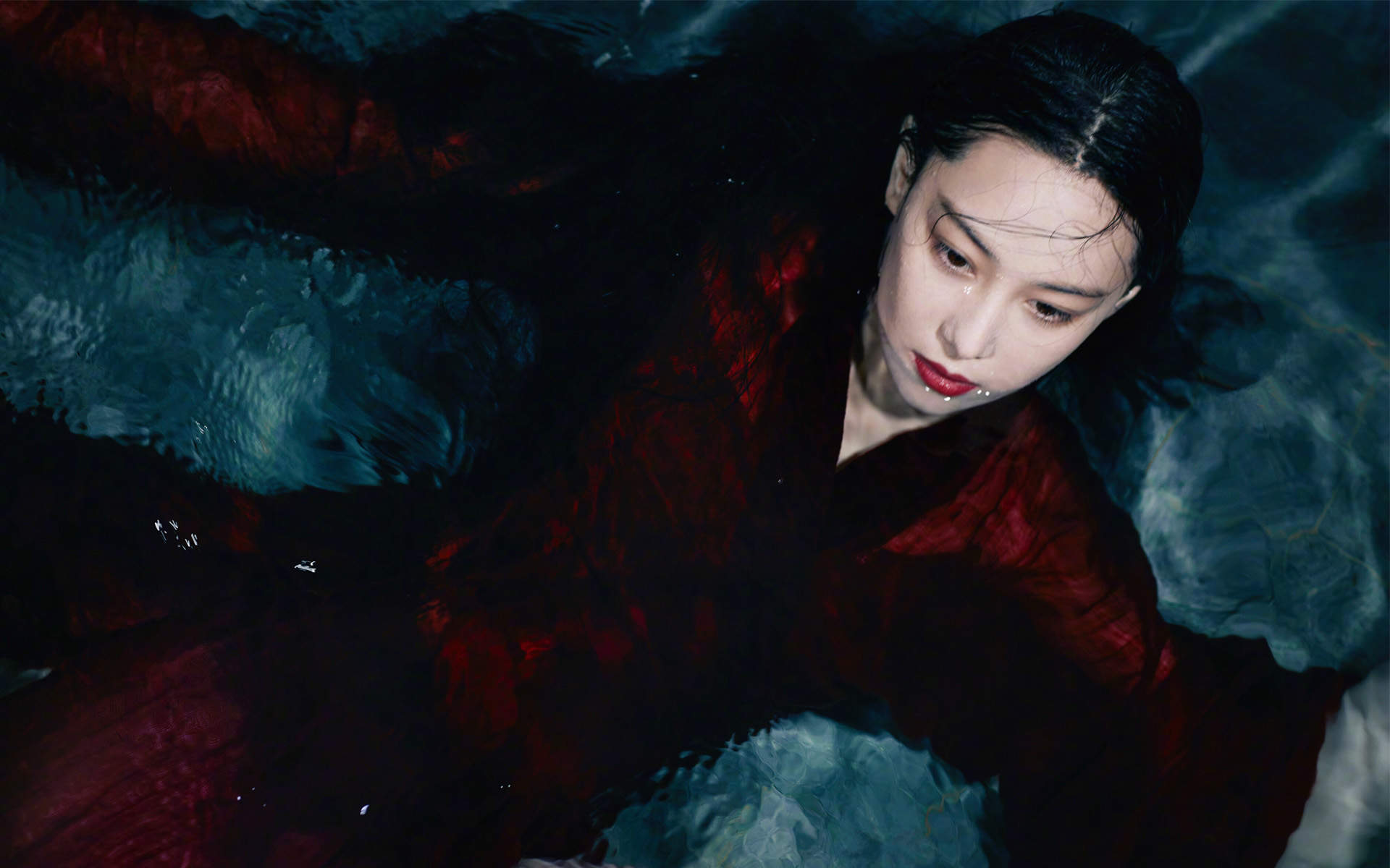 高清中国内地女演张馨予湿身性感唯美写真大片高清桌面壁纸图片