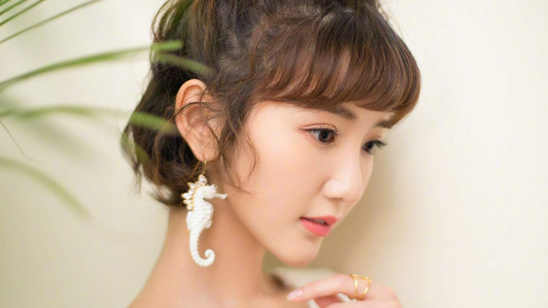 性感美女许晴白衬衫电脑桌面壁纸下载图片