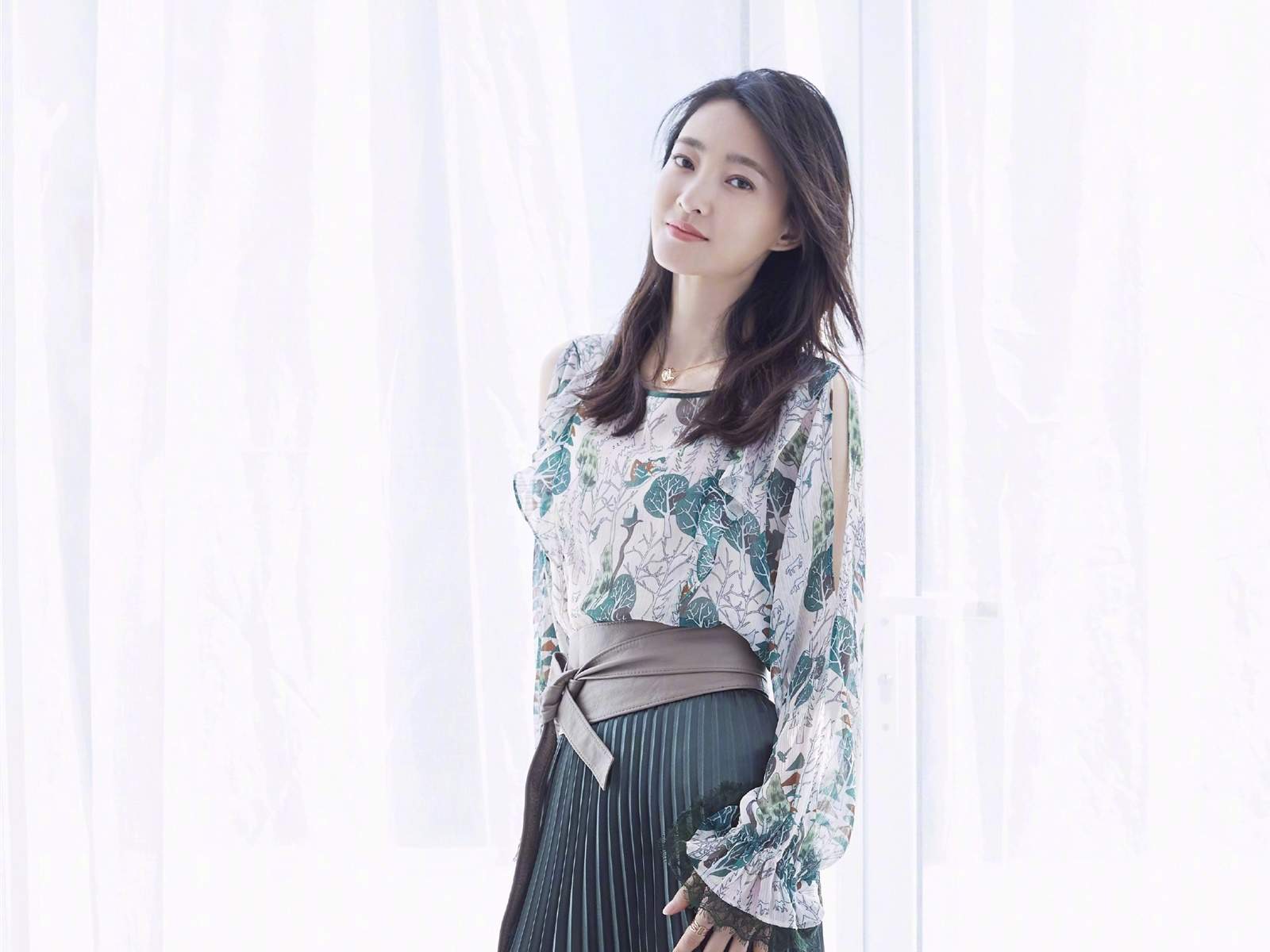 王丽坤混搭风随性时尚写真图片图片