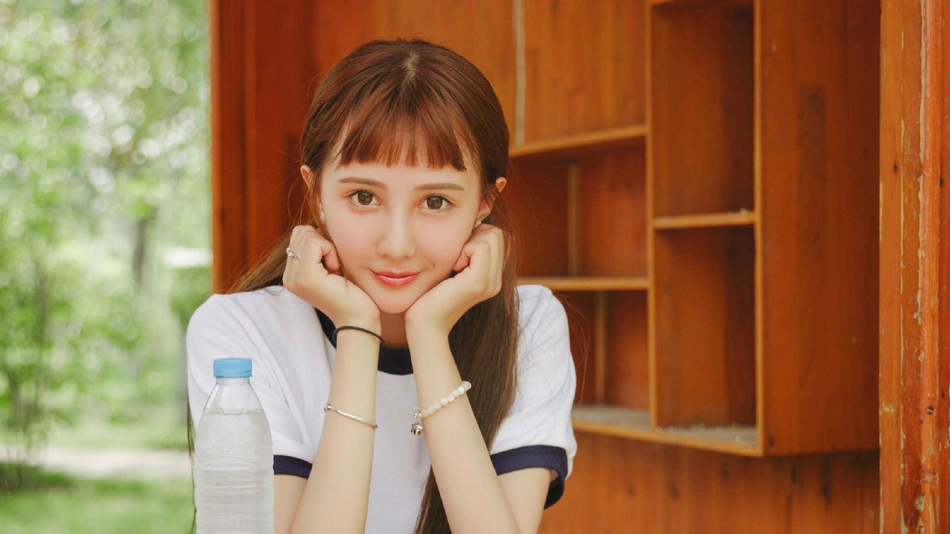 漂亮大陆90后粉嫩美女学生妹校园清纯写真高清壁纸图片