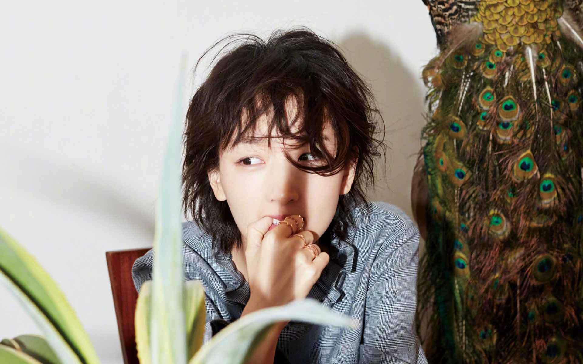 高清中国内地影视河北省石家庄女演员周冬雨百变造型时尚杂志写真图片壁纸图片